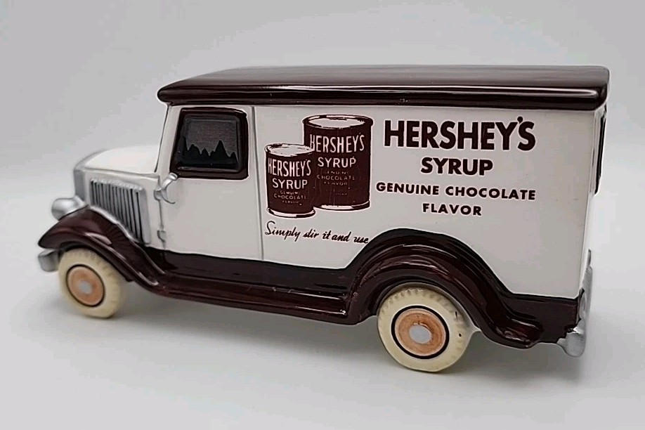 Dept. 56 Kids Love Hersheys 54924