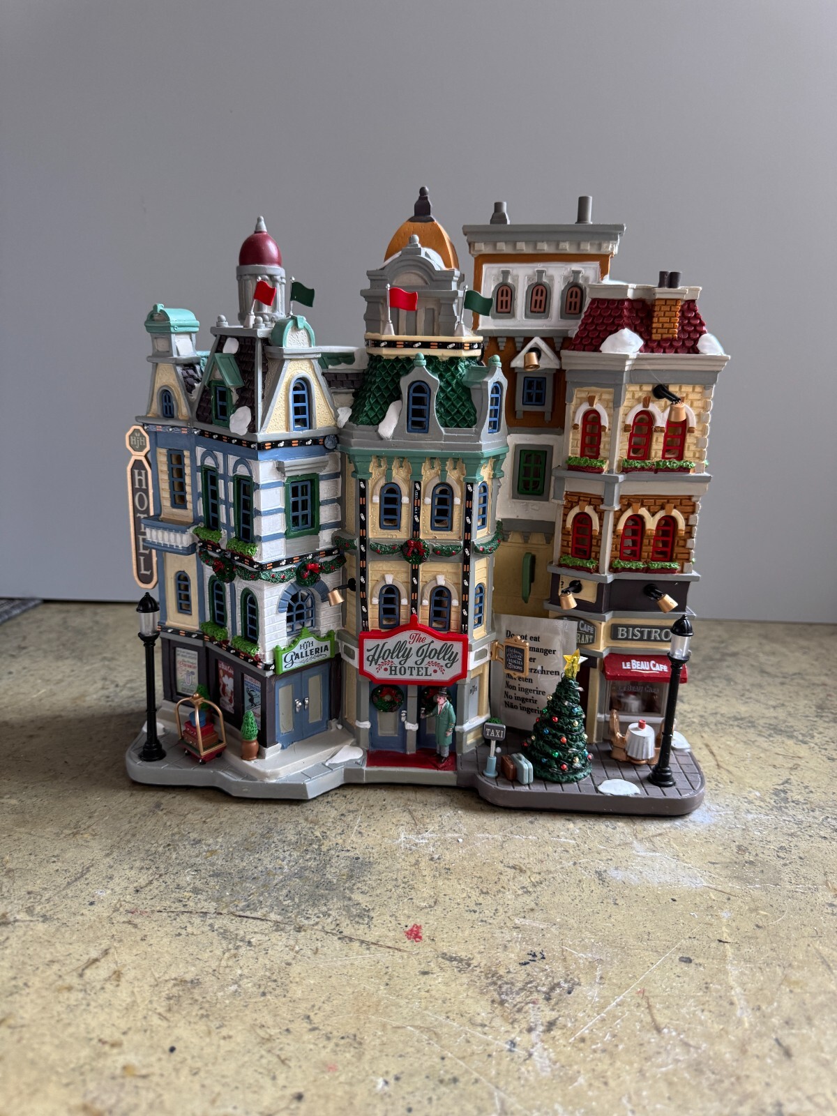 Lemax THE HOLLY JOLLY HOTEL #3502 Village – WORKS – comes w/box & power cable