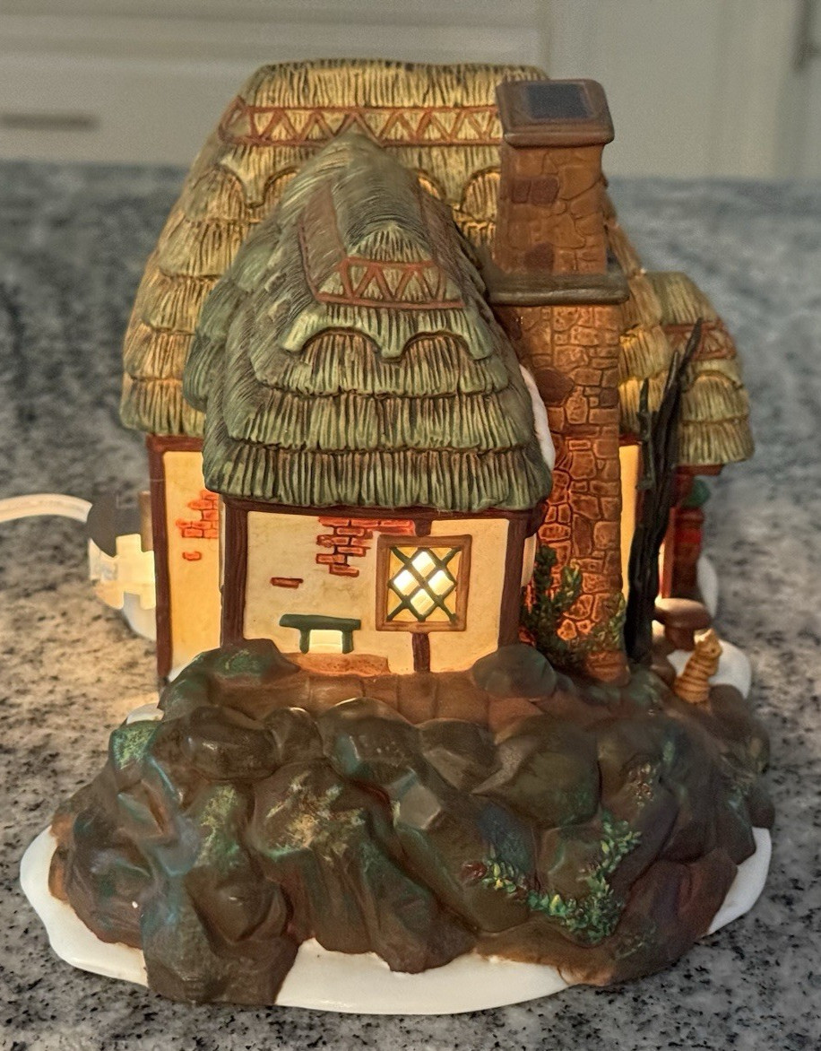 “CROOKED FENCE COTTAGE” Department 56 Dickens Village #5830