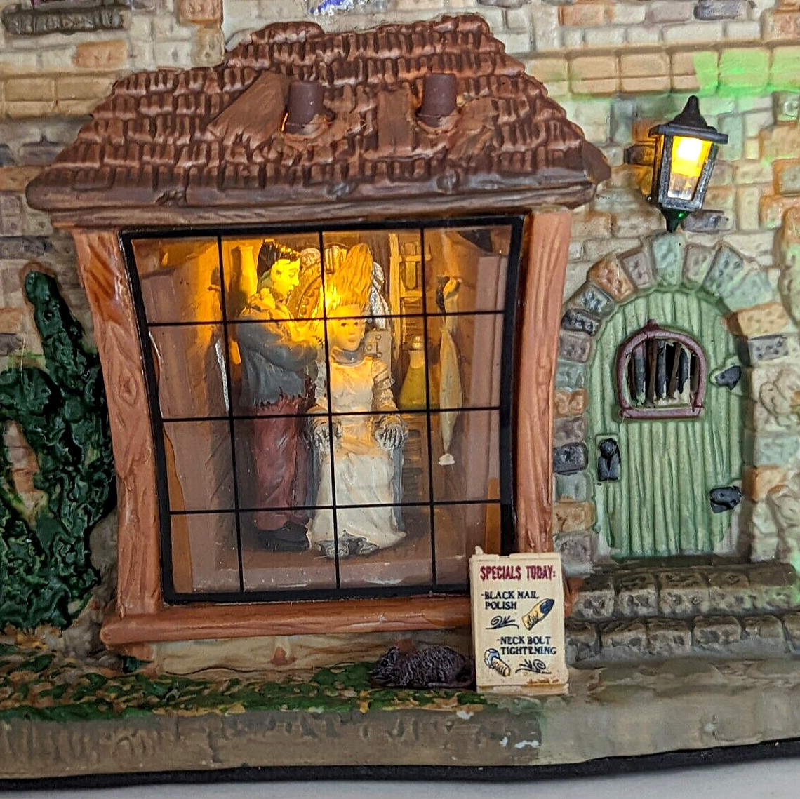 Lemax Spooky Town Franks Salon Frankenstein Hair Cut LED Sound Halloween Village