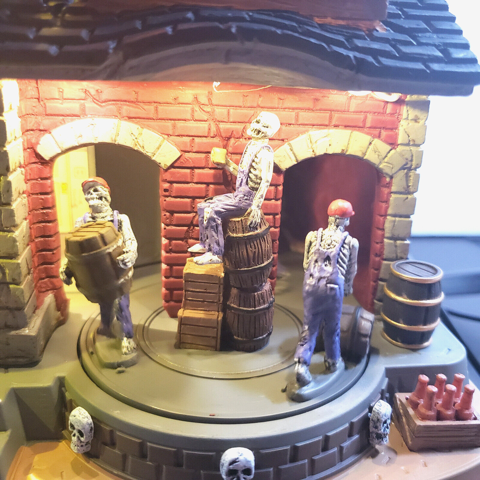 Lemax Spooky Town EVIL SPIRITS WHISKEY DISTILLERY Halloween Zombie 15723 VIDEO