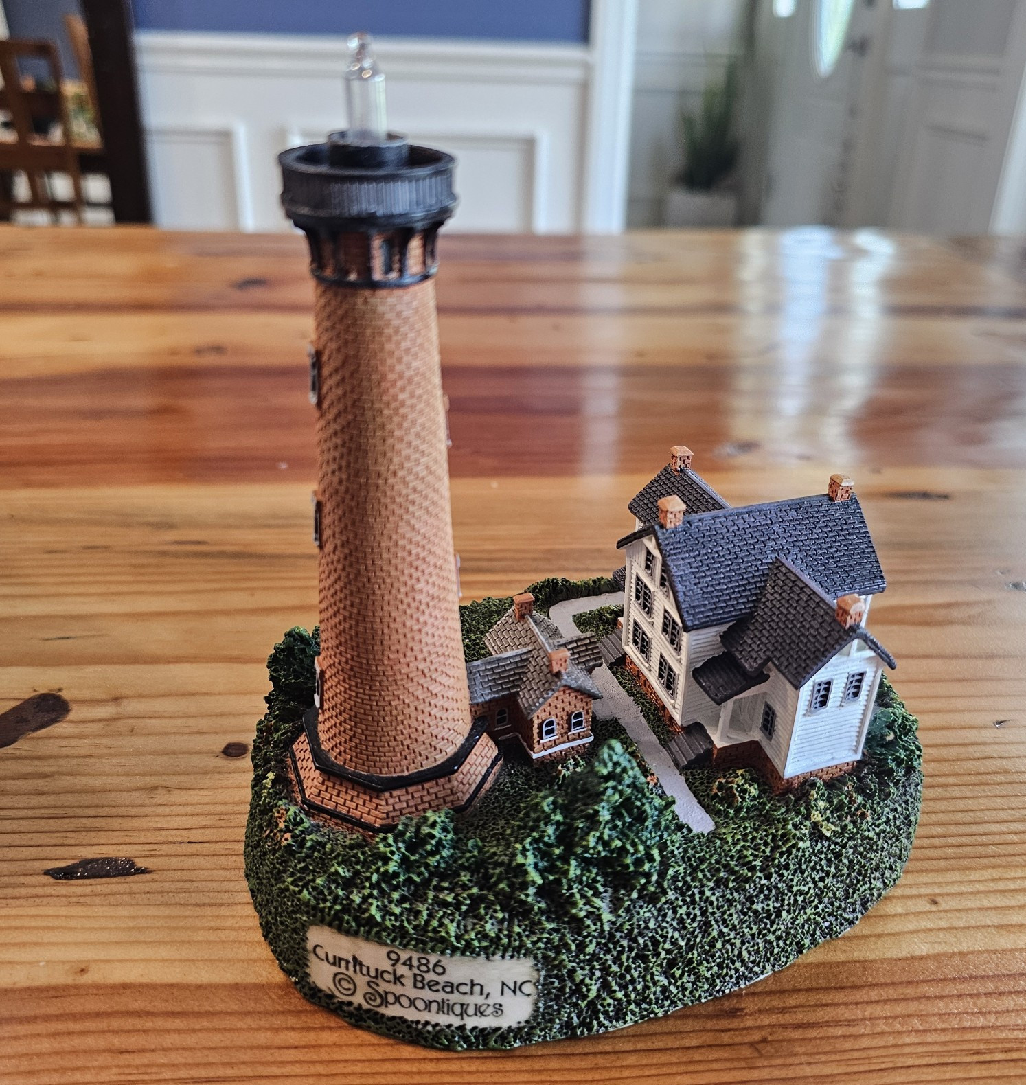 Spoontiques Shining Lights Illuminated Resin Currituck Beach NC Lighthouse & Box