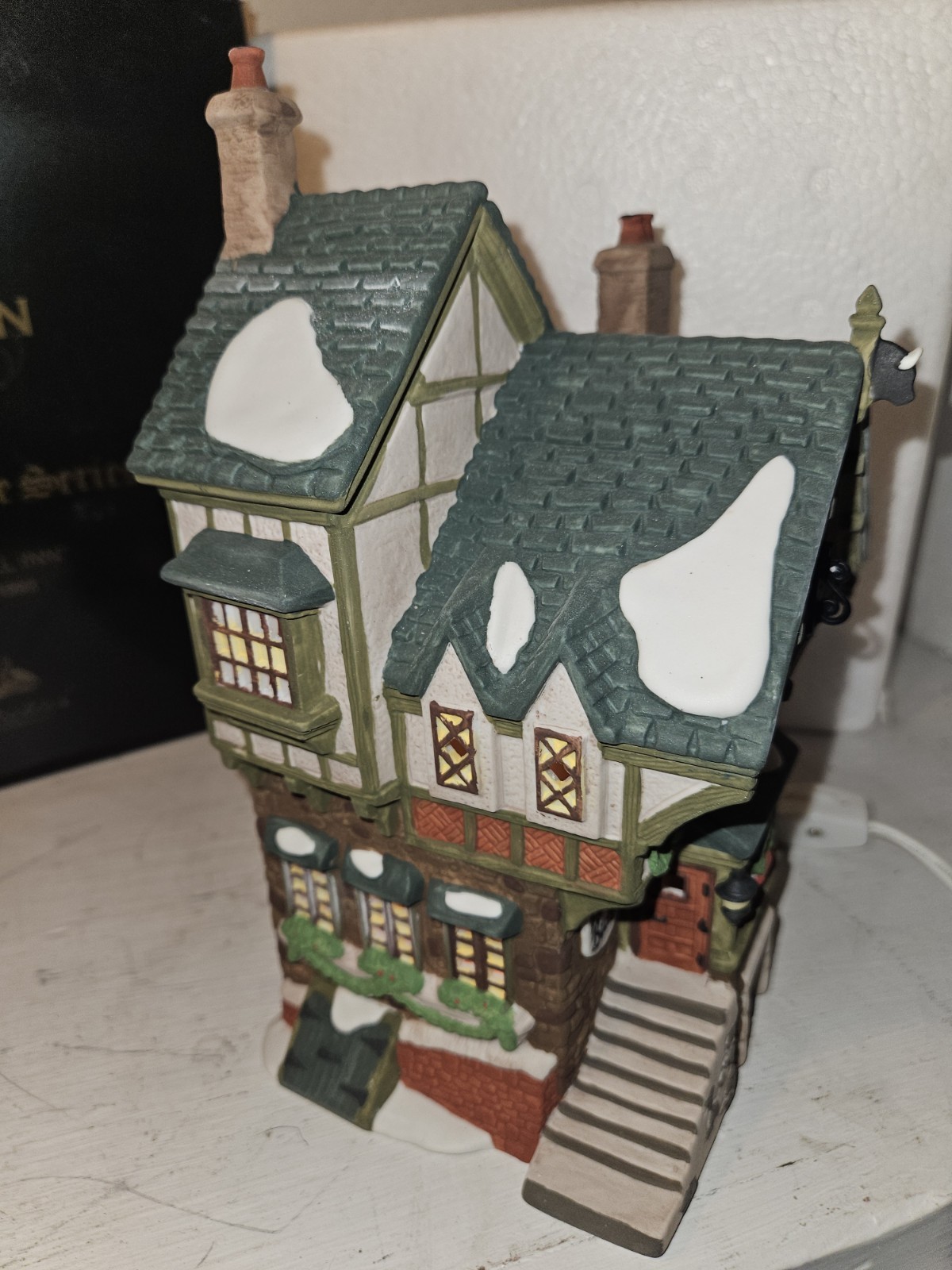 Heritage Village Collection Dickens Village Series “The Pied Bull Inn” 2nd…