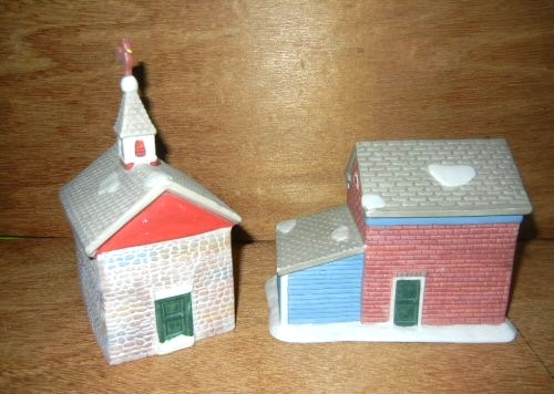 COUNTRY MEMORIES 6 PIECES FARM SCENE HOUSE BARN 2 BUILDINGS 2 HAYSTOCKS NO CORDS