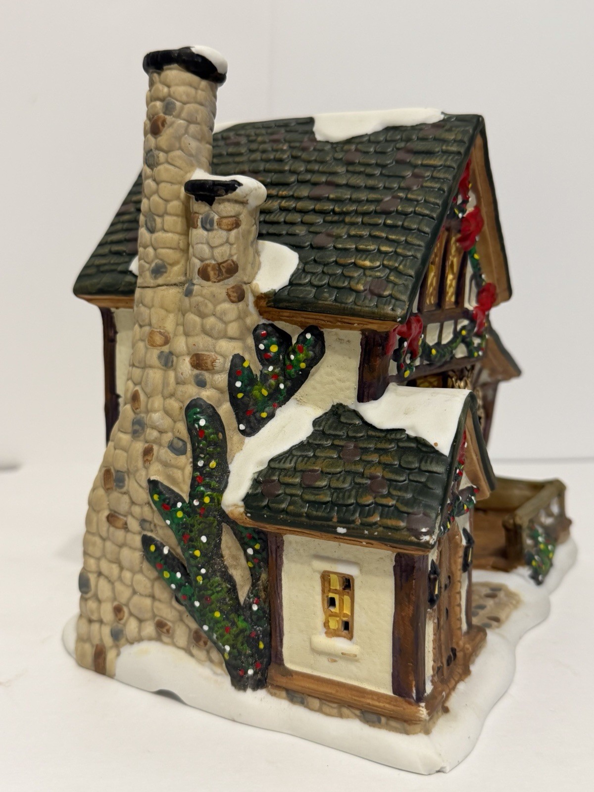 Christmas Village Bed & Breakfast Lighted House Porcelain Cottage Holiday Decor