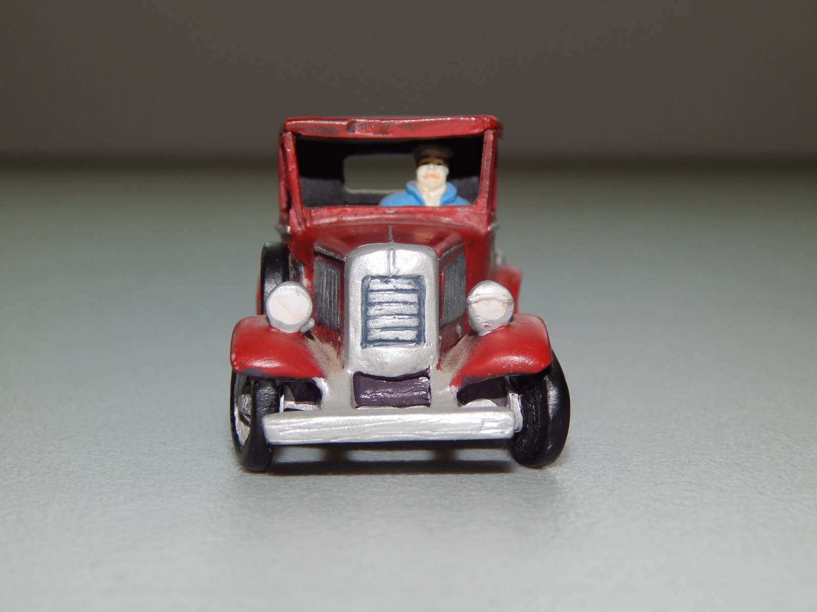 Hawthorne Village 3” Wine Color “Red Car” With Driver 2000 79972-A