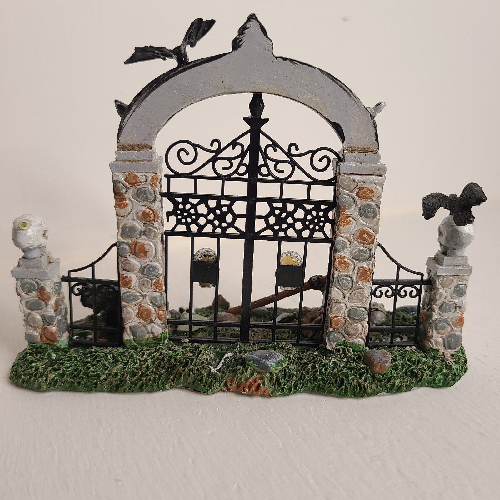 Lemax Spooky Town CEMETERY GATE of Lost Souls Halloween Village 2008 In Box