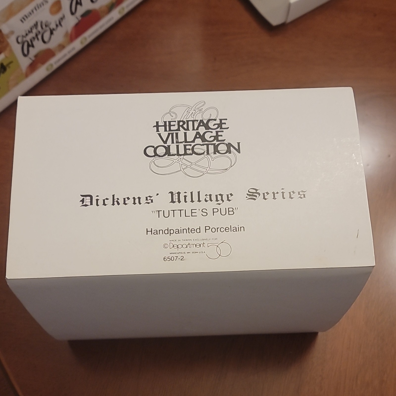 Department 56 Dickens’ Village Tuttle’s Pub Porcelain Hand Painted Boxed