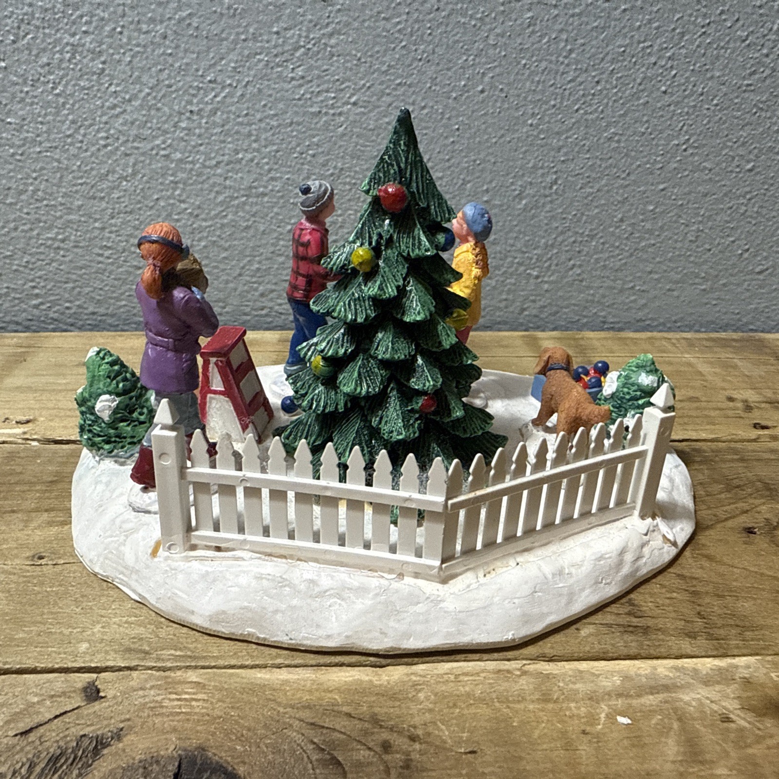 2009 Lemax Christmas Carole Towne Collection: Decorating Front Yard Tree, #94056