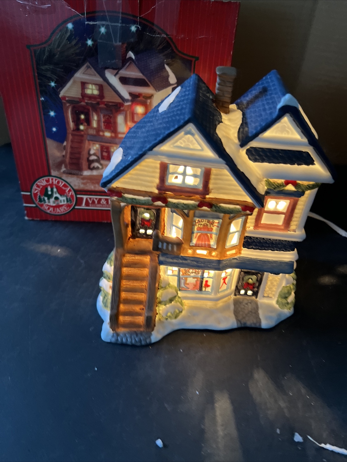 St Nicholas Square Lighted Christmas House Ivy & Holly Shop Vintage