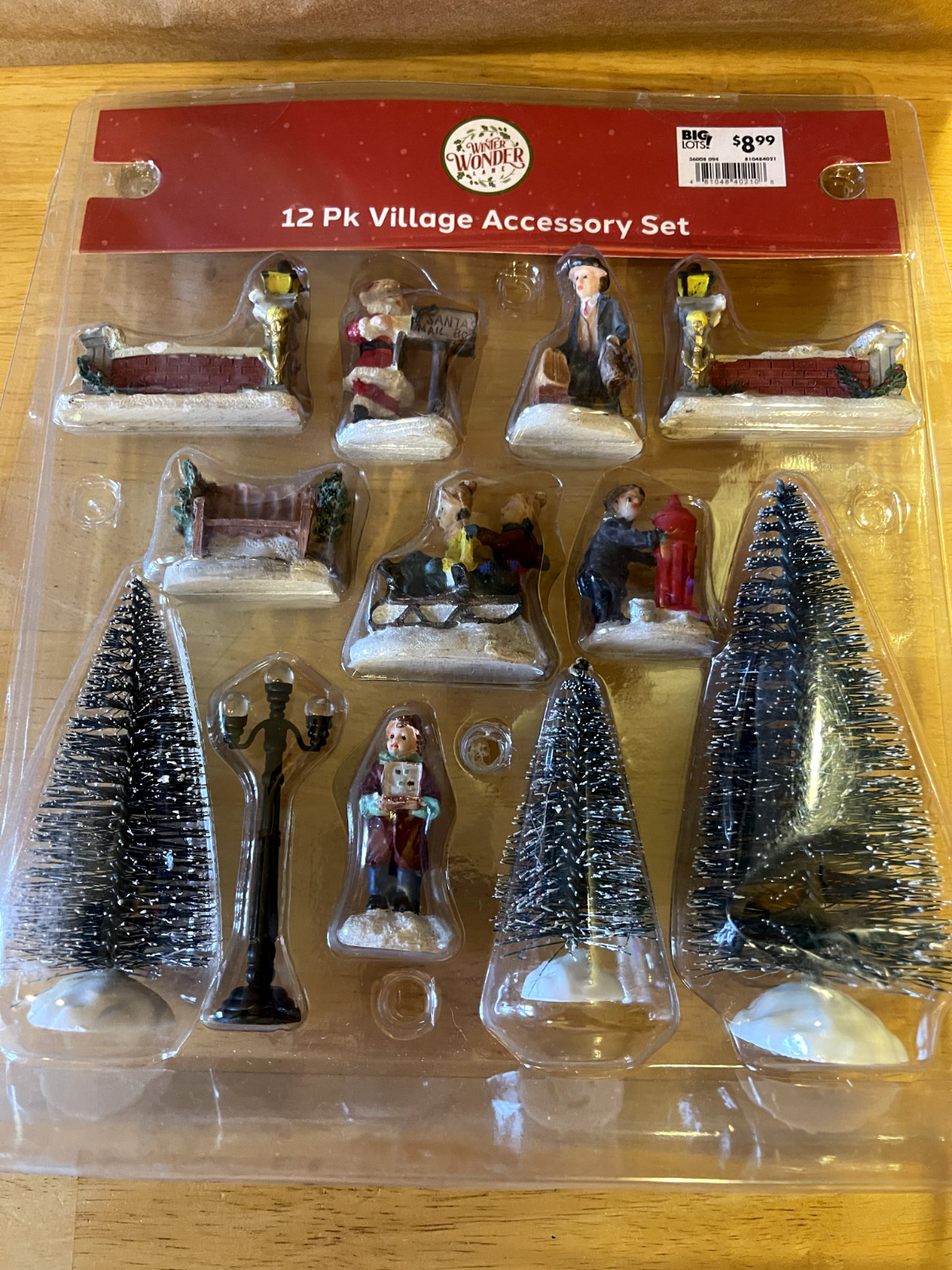 Winter Wonder 12 Count Christmas Village Accessory Set – New