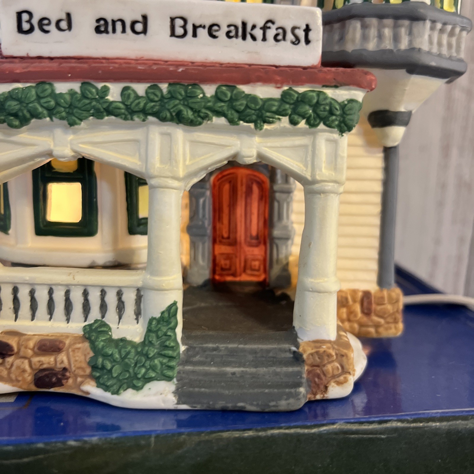 OWELL Heartland Bed And Breakfast Deluxe Porcelain Lighted House Limited Edition