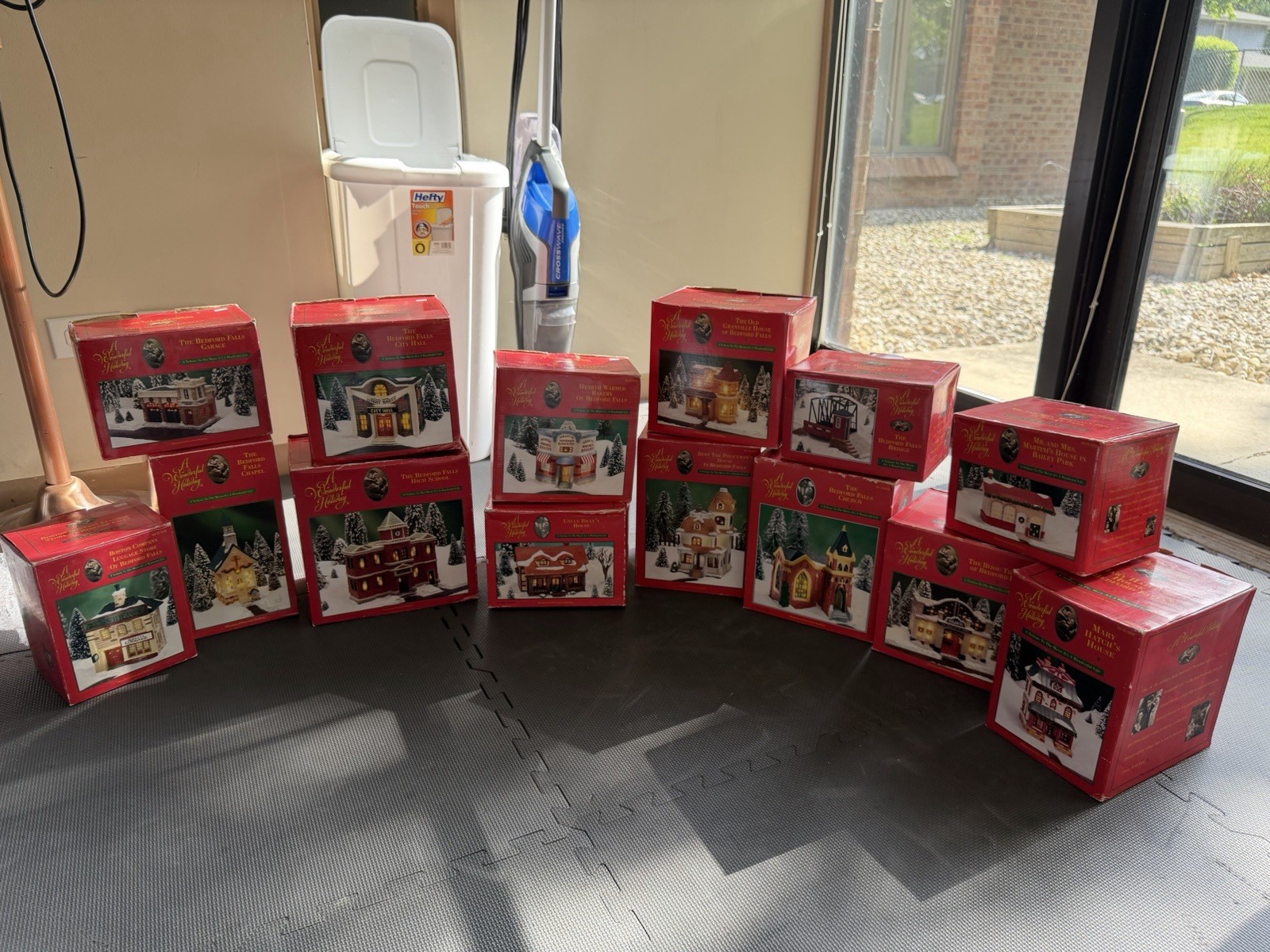It’s a Wonderful Life Christmas Village 21 Houses & Figures EUC / COA ~ OG Boxes