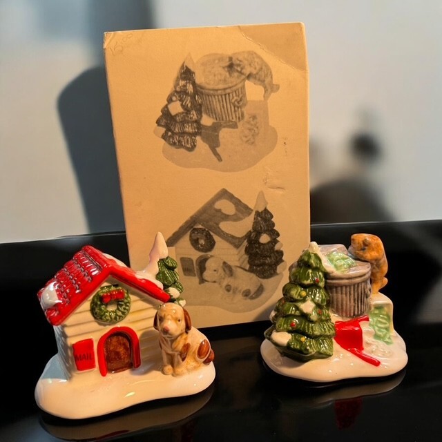 Dept 56 Snow Village 2 Pc Set CAT AND DOG Hand Painted Retired #5131-4
