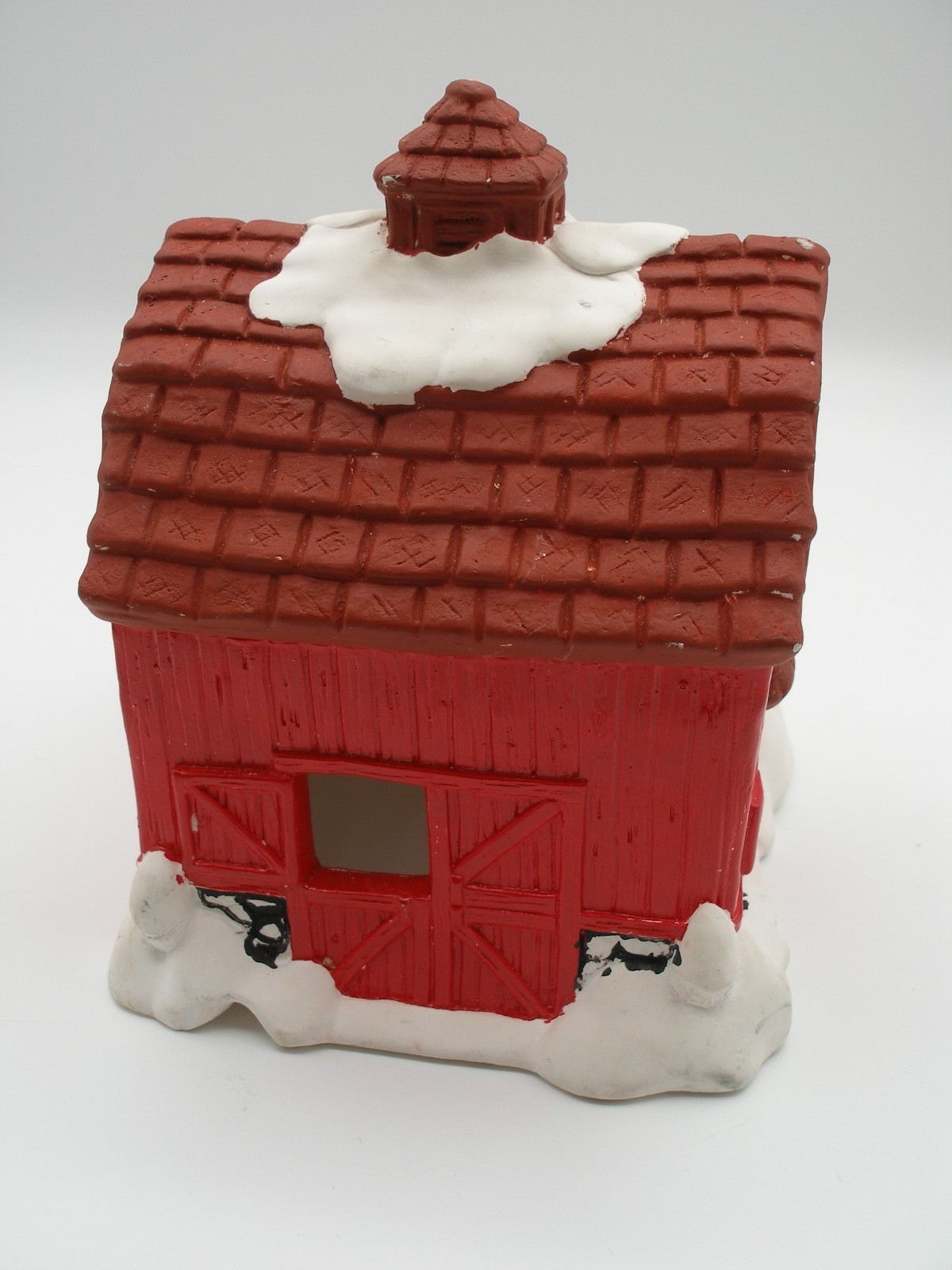 Painted Vtg Accent unlimited Crafts Christmas Village Barn – has chips, L3
