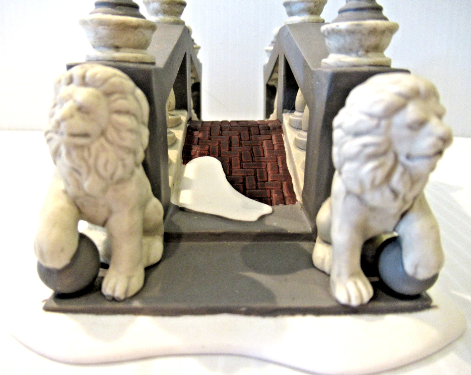 DEPT 56 “LIONHEAD BRIDGE” ~ (1992) ~ *** DICKENS’ VILLAGE ***