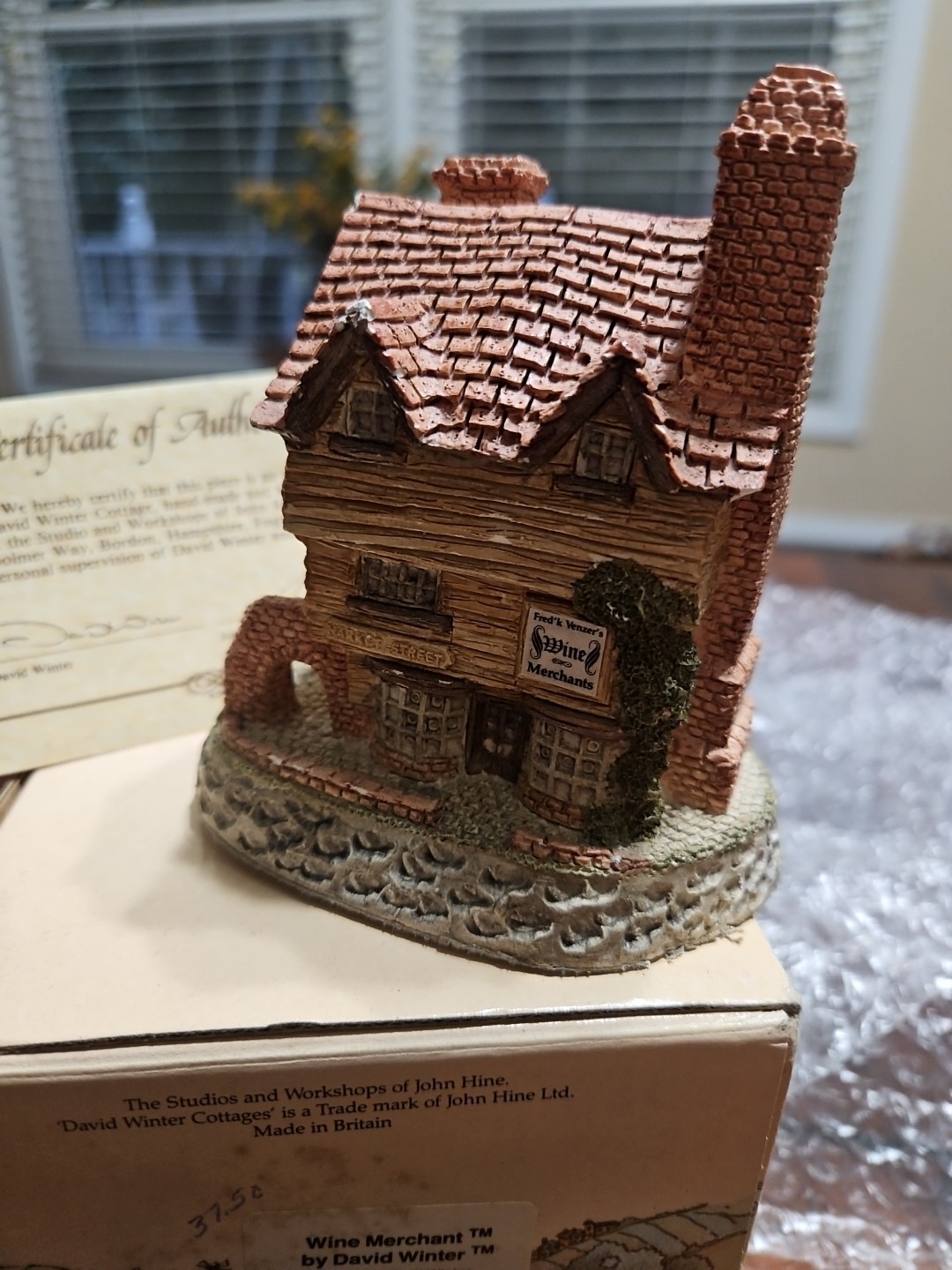 Wine Merchant 1980 David Winter Cottage Collection Box & COA