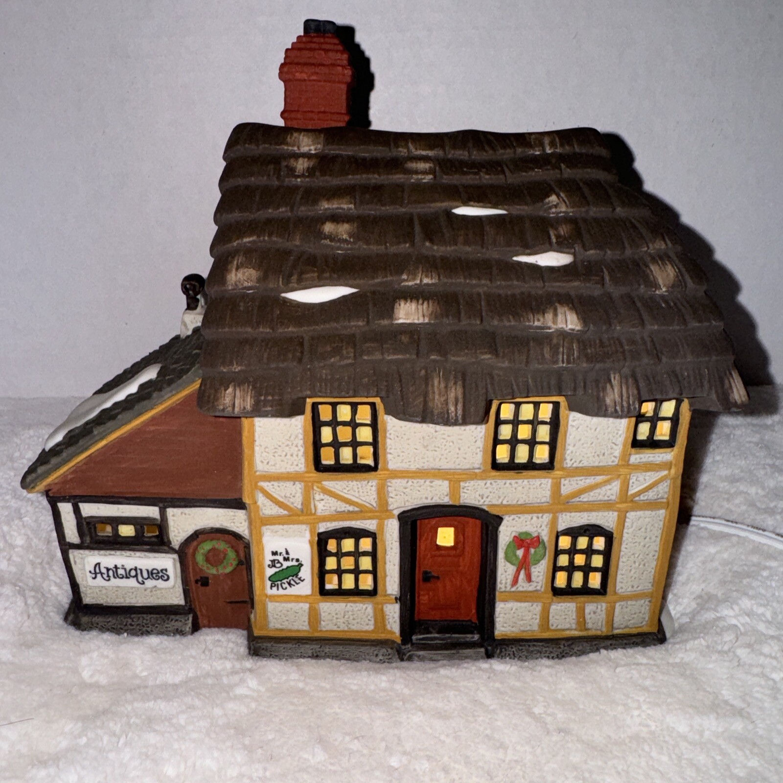 Dept 56 Dickens Village Series MR & MRS PICKLE Antique store 58246 Christmas