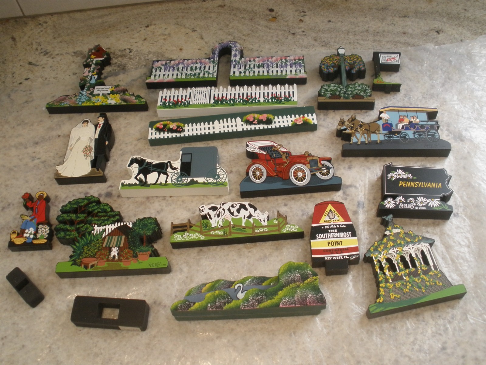 HUGE LOT OF SHELIA’S ACCESSORIES WEDDING COW BUGGY CAR FENCES PA SIGNS