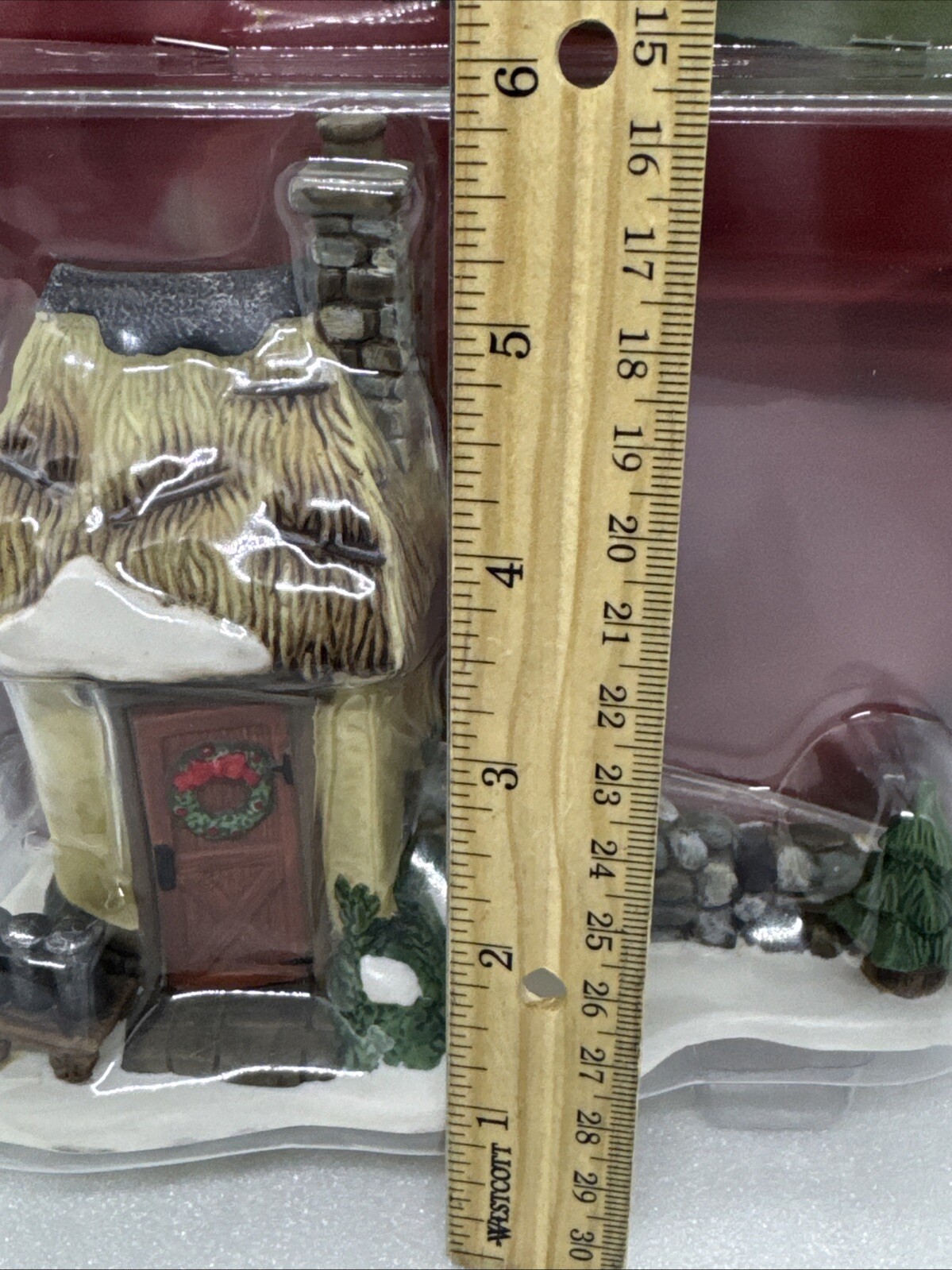 Santa’s Workshop Village Collectibles 2001 Christmas Ceramic O’Well
