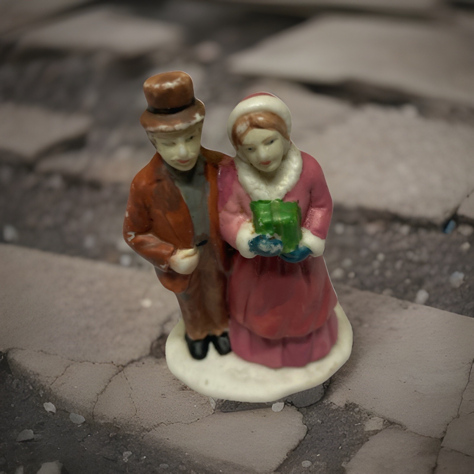 Victorian Man And Woman With Gift Figurines Collectible Christmas Village. 098