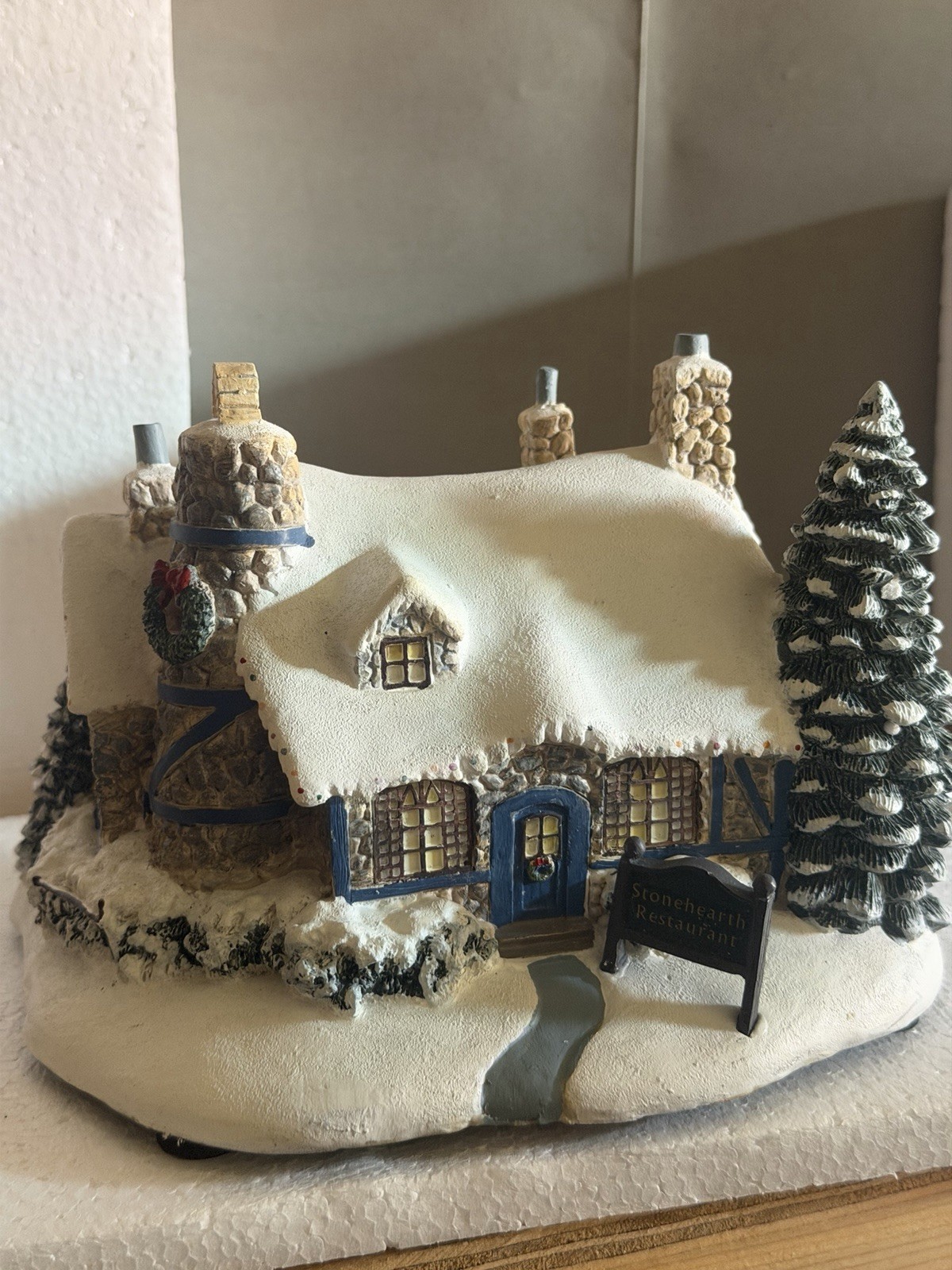 Thomas Kinkade Hawthorne Collection Village Christmas STONEHEARTH RESTAURANT
