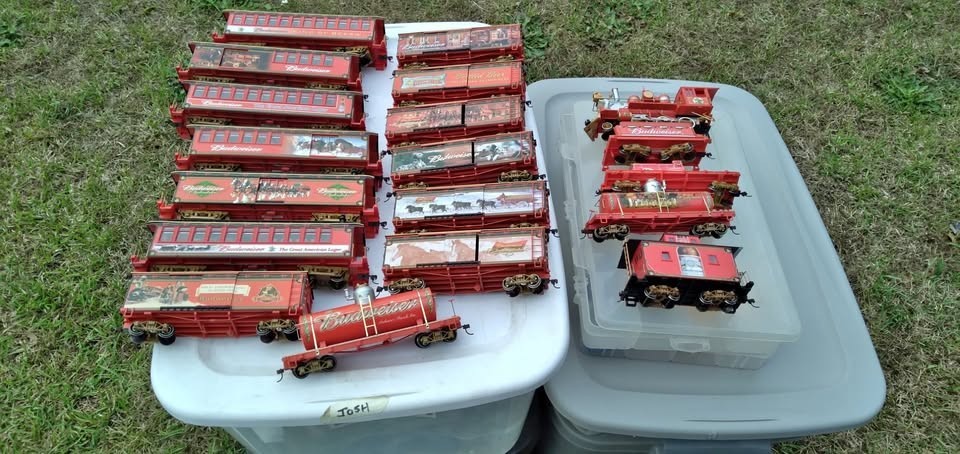Hawthorne Village Budweiser Train Locomotive Tender Set+16 Dif Cars and Caboose