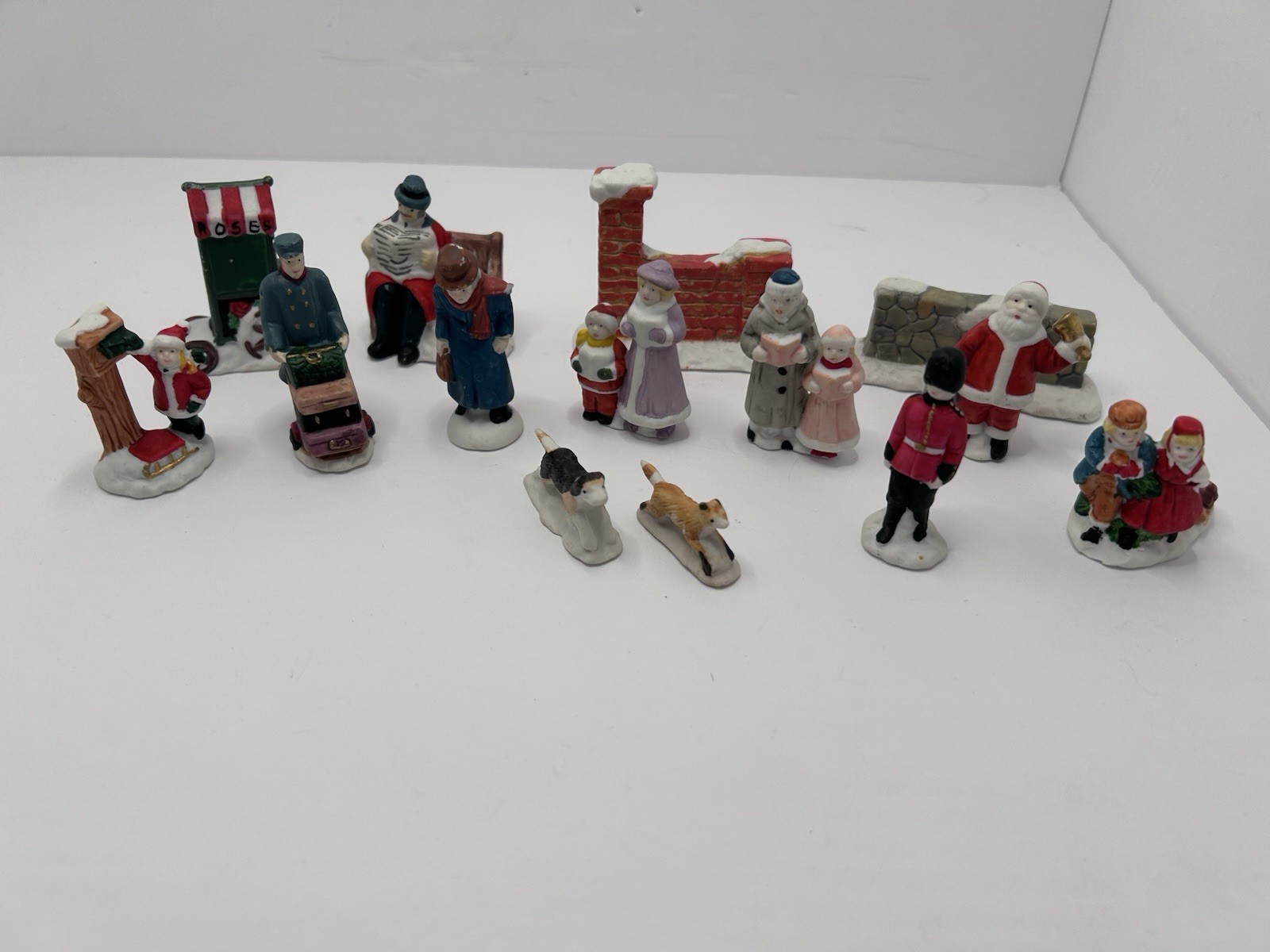 14 Vintage Ceramic Miniature Christmas Village Figurines Lot Carolers