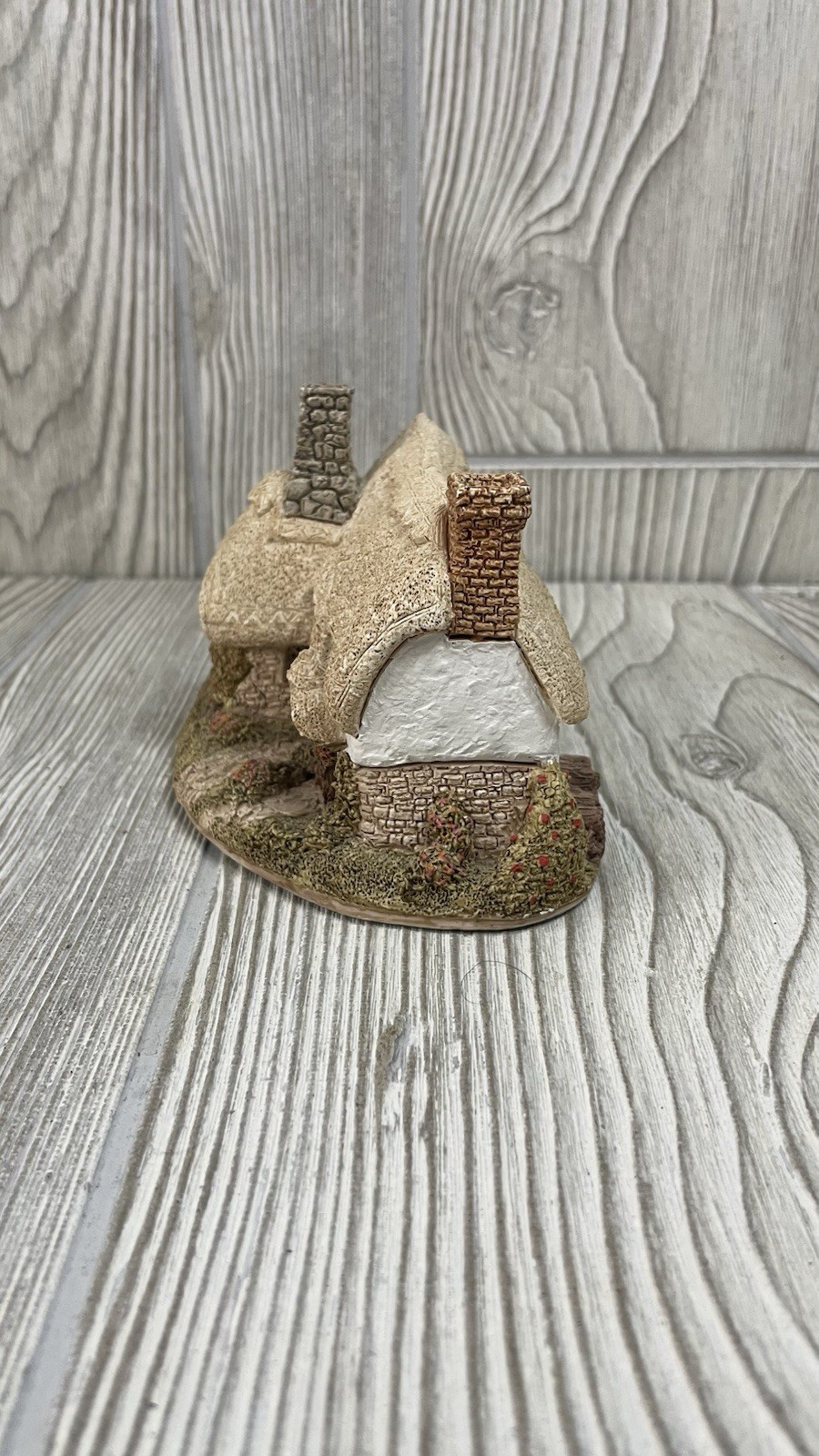 Lilliput Lane “Ostlers Keep” Miniature Thatched Cottage England Miniature w/ Box