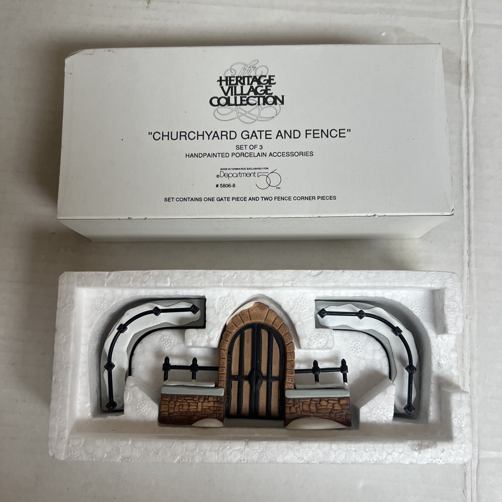 Dept 56 Heritage Village Collection 5806-8 Churchyard Gate and Fence Set of 3