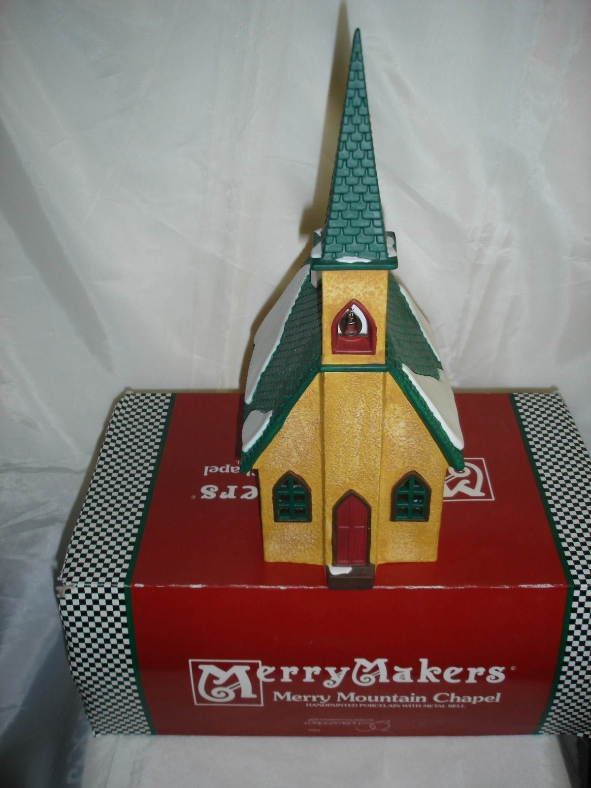 DEPT 56 MERRY MAKERS “MERRY MOUNTAIN CHAPEL” LIGHTED