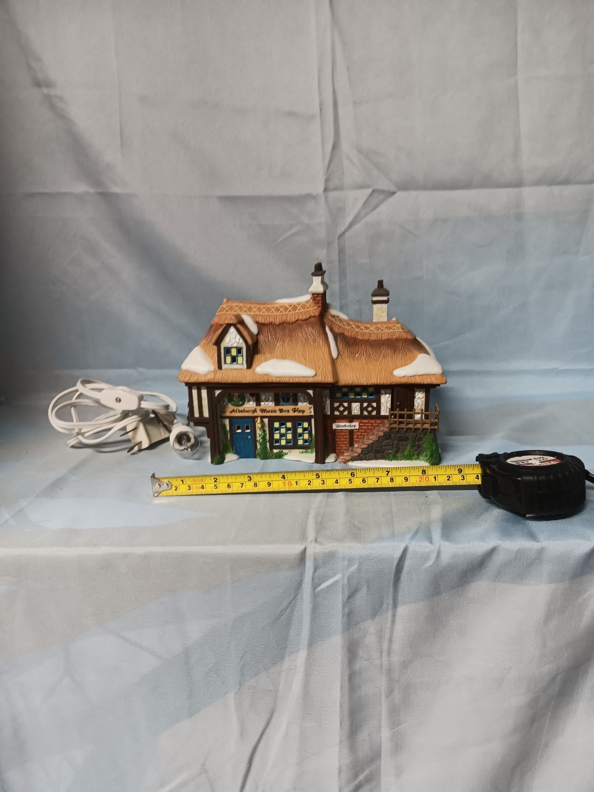 Dept. 56 The Leather Bottle Dickens’ Village Series #58511 2002 Retired WPC58