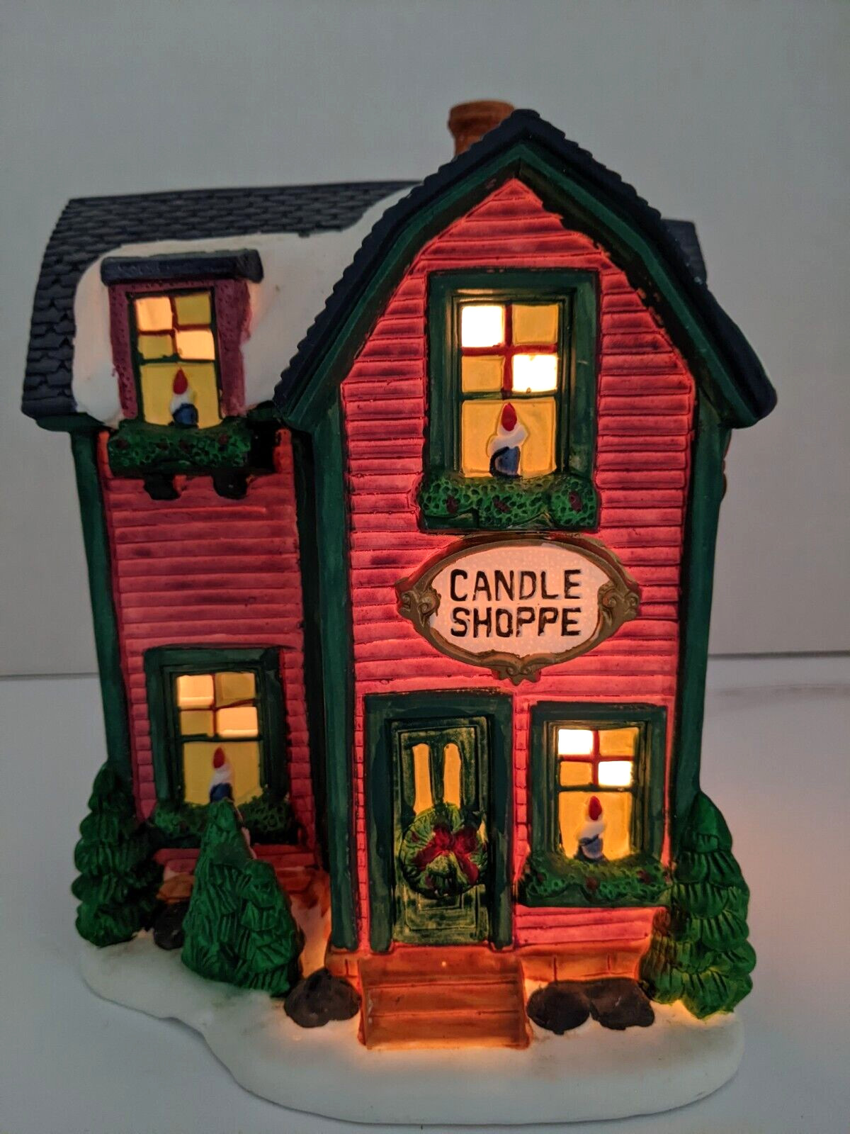 Vintage 1997 Dickens Collectables Towne Series CANDLE SHOPPE Lighted Porcelain