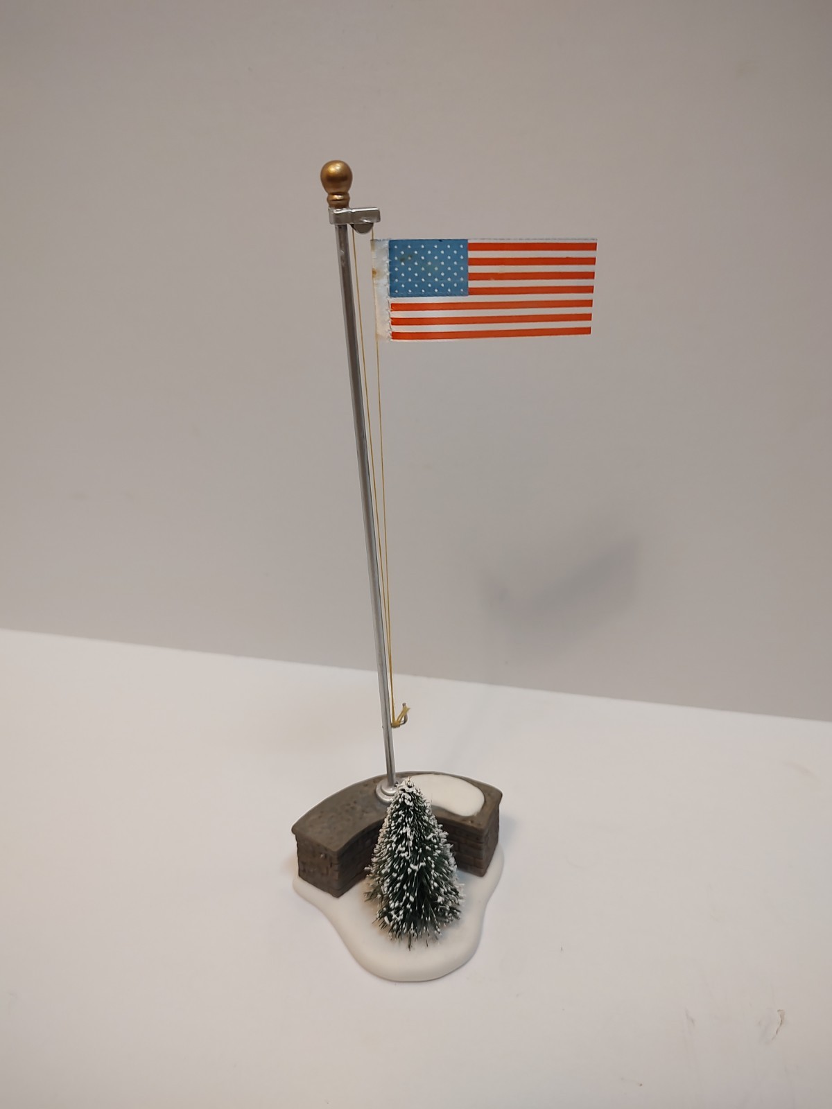 Dept 56 Village Accessories Stars And Stripes 4038808 – American Flag
