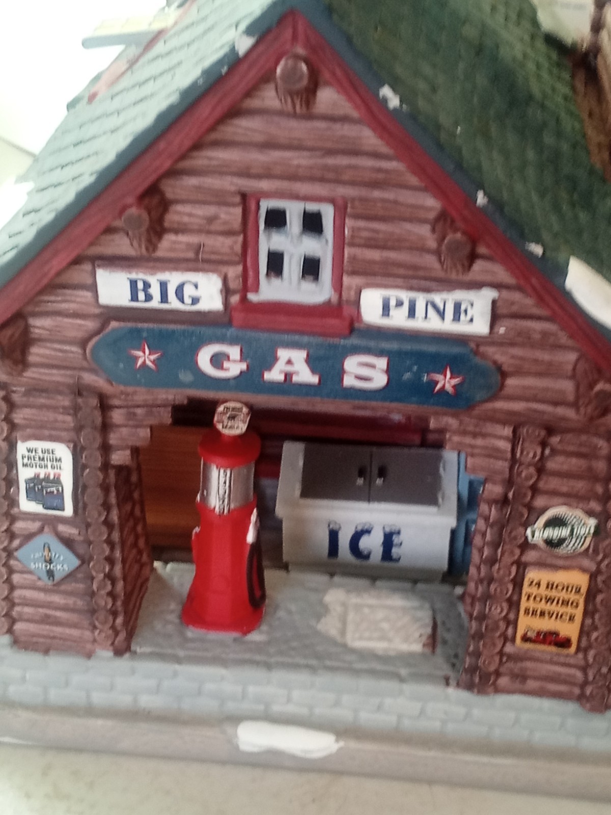 LEMAX Big Pine Gas Station and Snack Shop