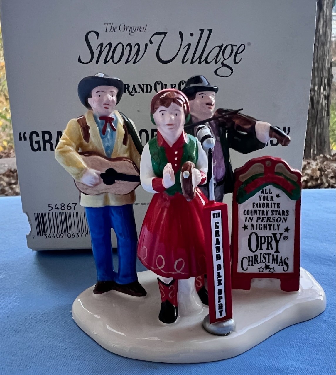 Department 56 Snow Village Grand Ole Opry Carolers #54867 Mint