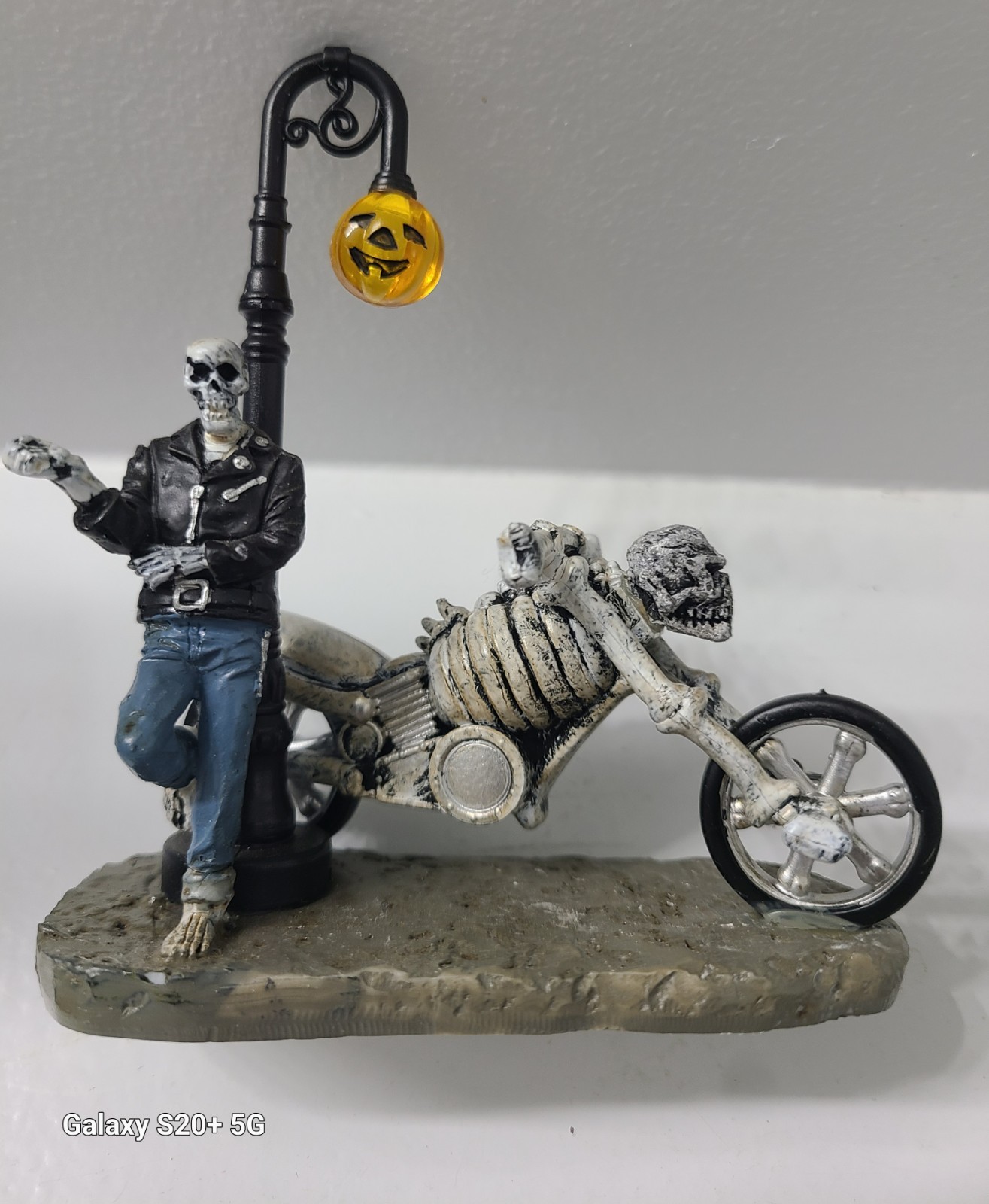 Bad To The Bone Lemax Spooky Town – Carnival Halloween Biker- Retro 2017