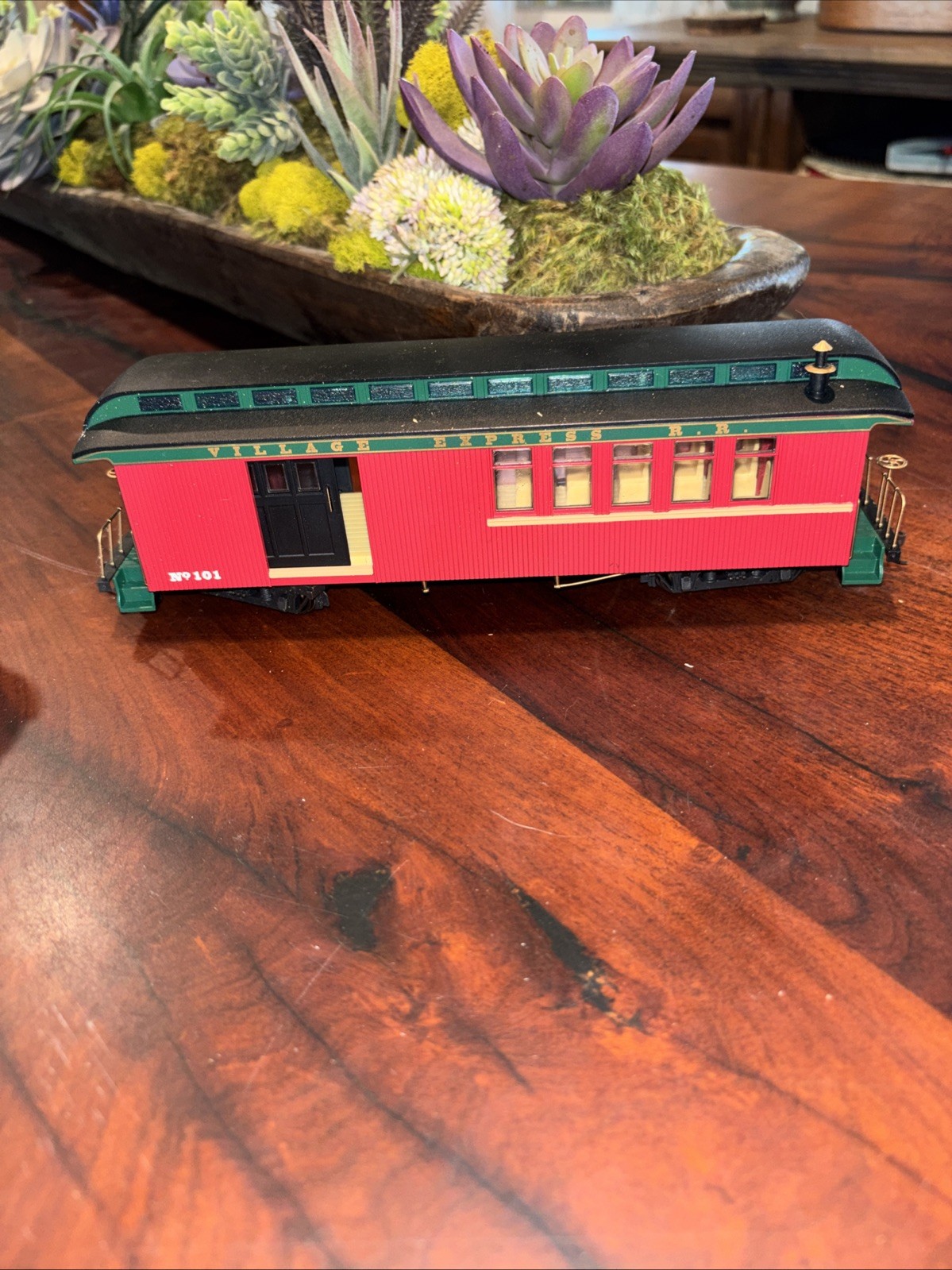 Department 56 Village Express Electric Train Baggage/Passenger Car Bachman HO