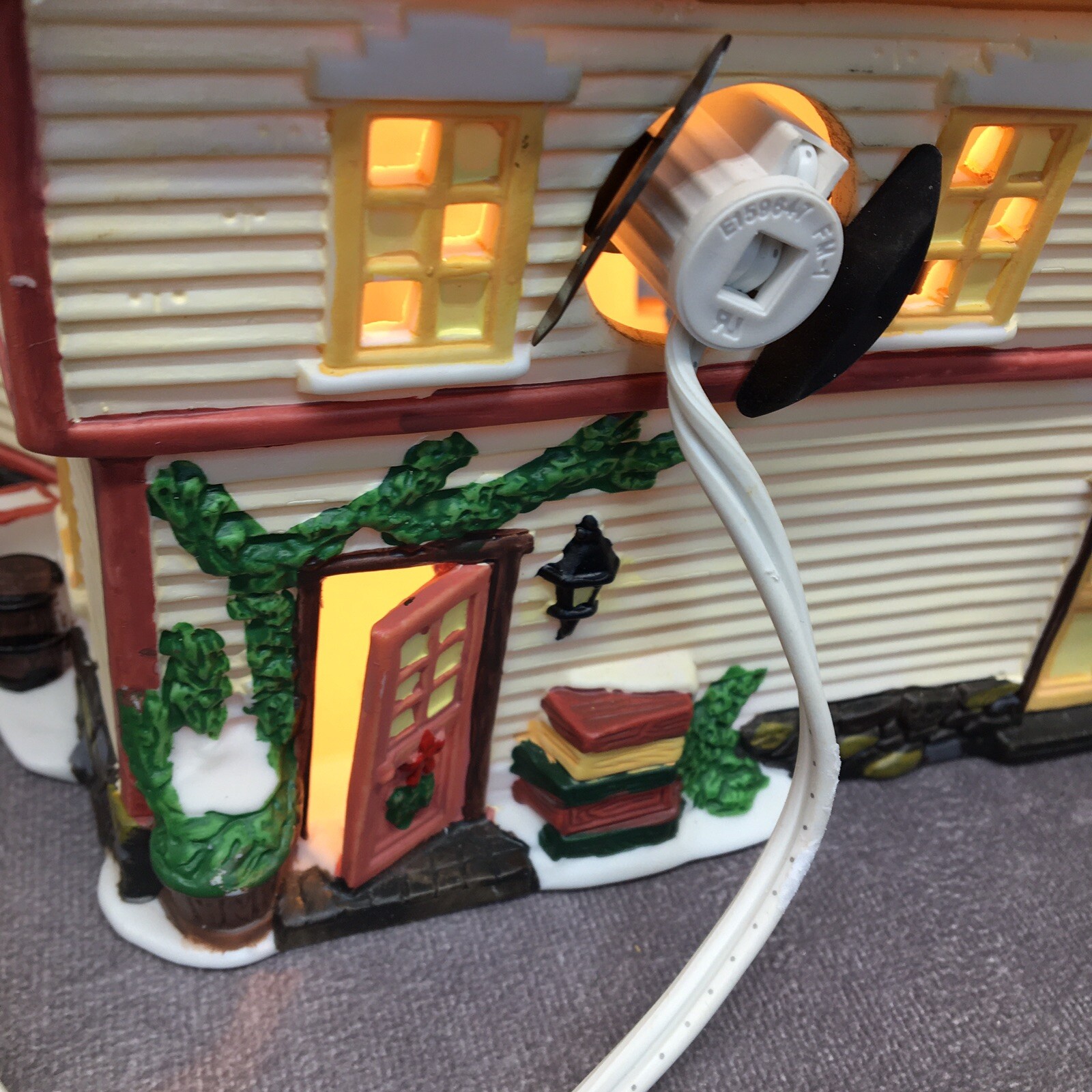 Holiday Time Walton’s 5&10 Collectors Edition Lighted House -Read Description