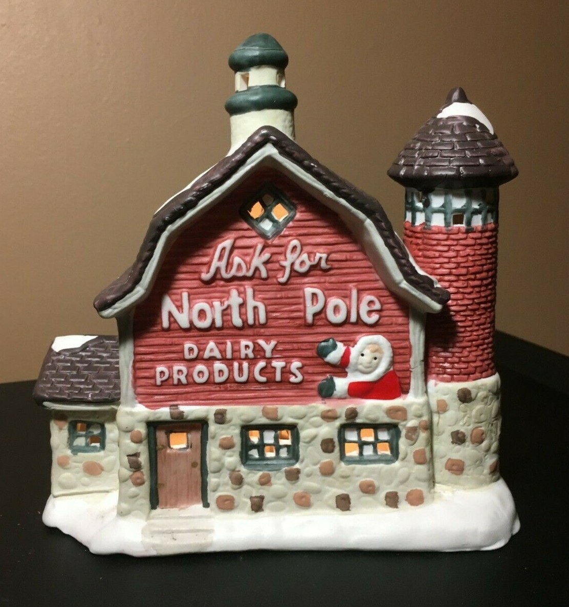 *Vintage SEASONAL SPECIALTIES NORTH POLE DAIRY BARN LIGHTED CHRISTMAS VILLAGE