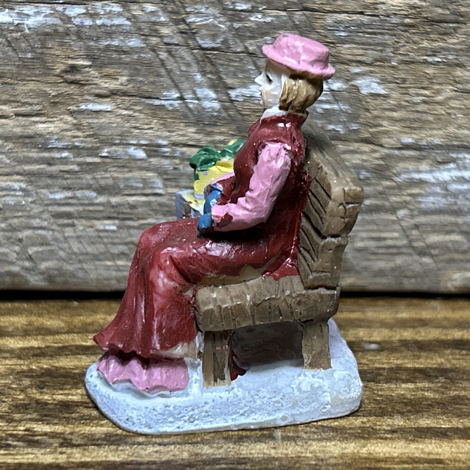 Grandeur Noel 2001 Victorian Christmas Train Village Woman Bench Gifts Figure