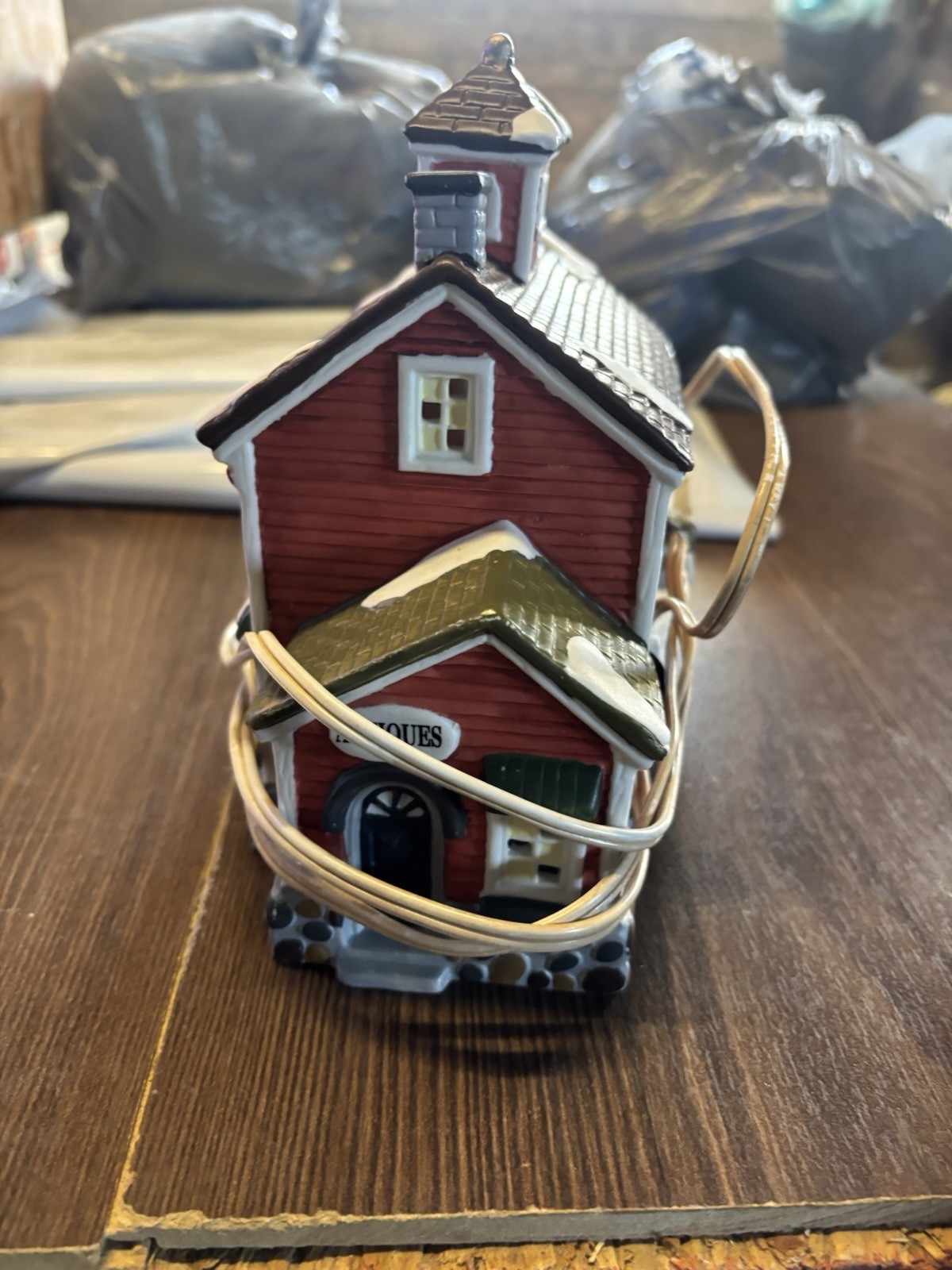 O’ well Dickens Santa’s antique shop Vintage village accessory Xmas