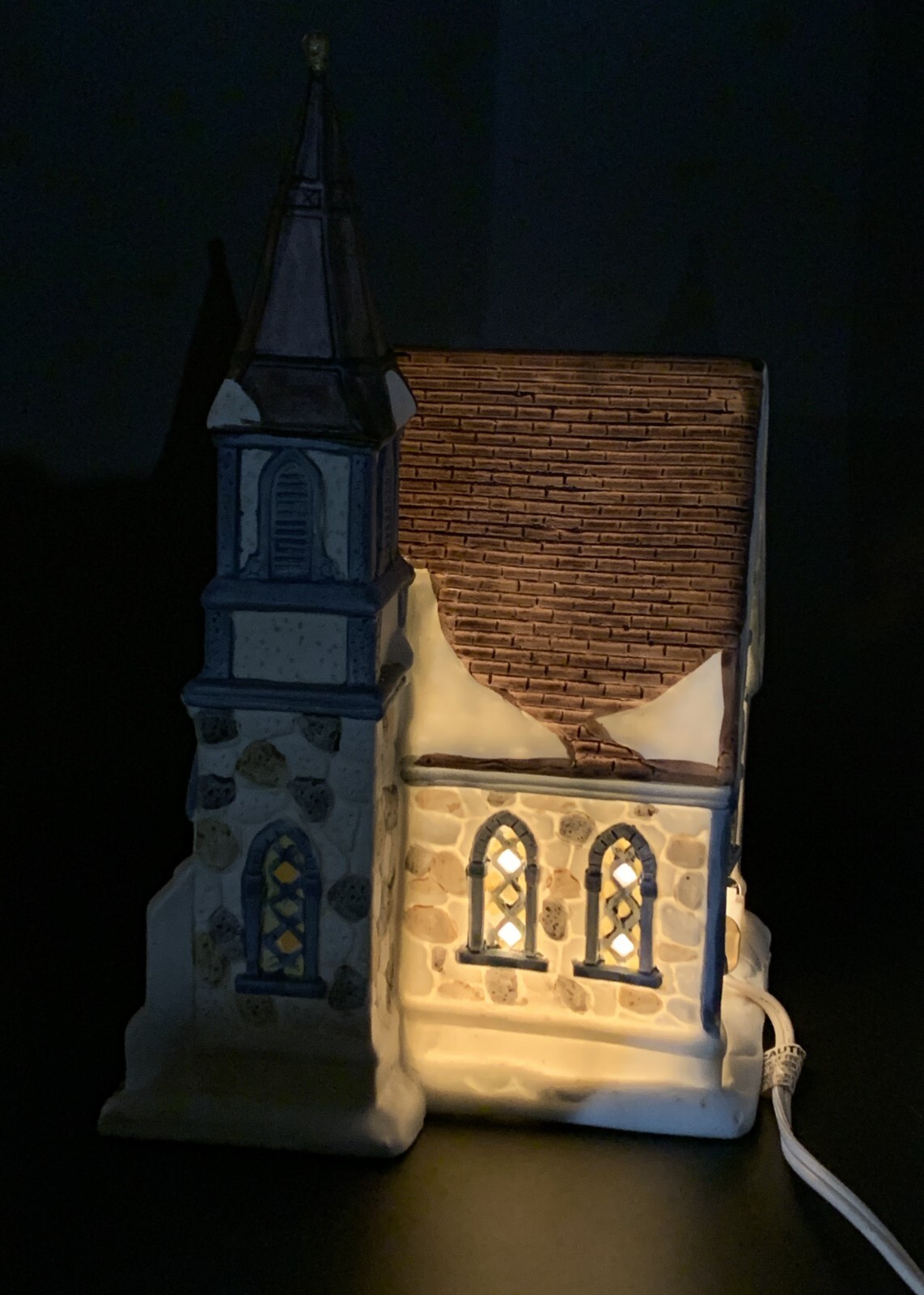 Christmas Village Porcelain Church Cathedral 1996 Lighted 10″ Four Star