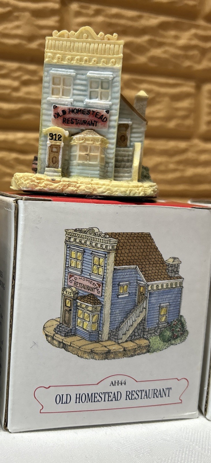 Liberty Falls The Americana Collection Village AH37-AH45, Buildings, Lot 9, EUC!