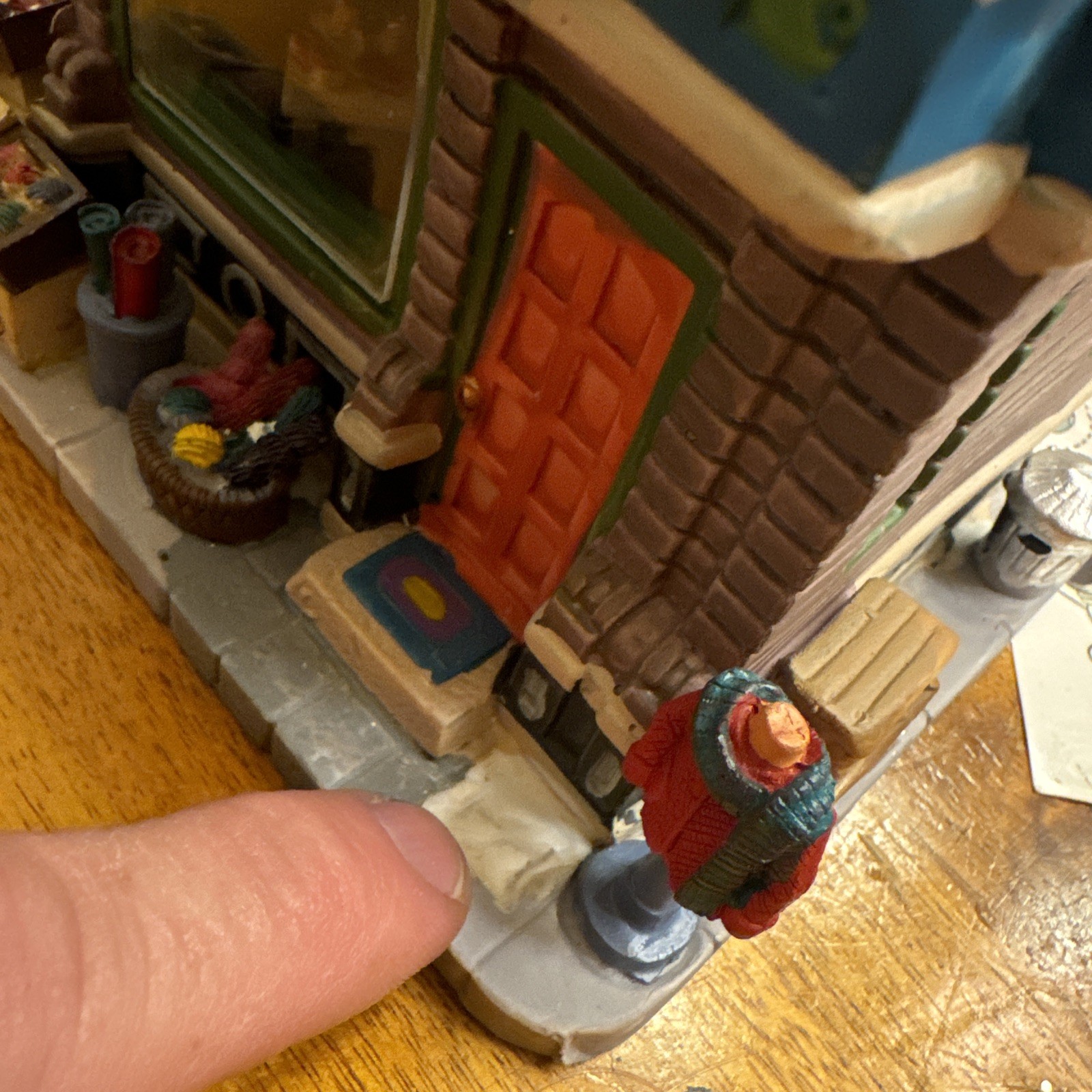 Lemax Coventry Cove Stitch in Time Knitting Shop Christmas Village 15241 2011