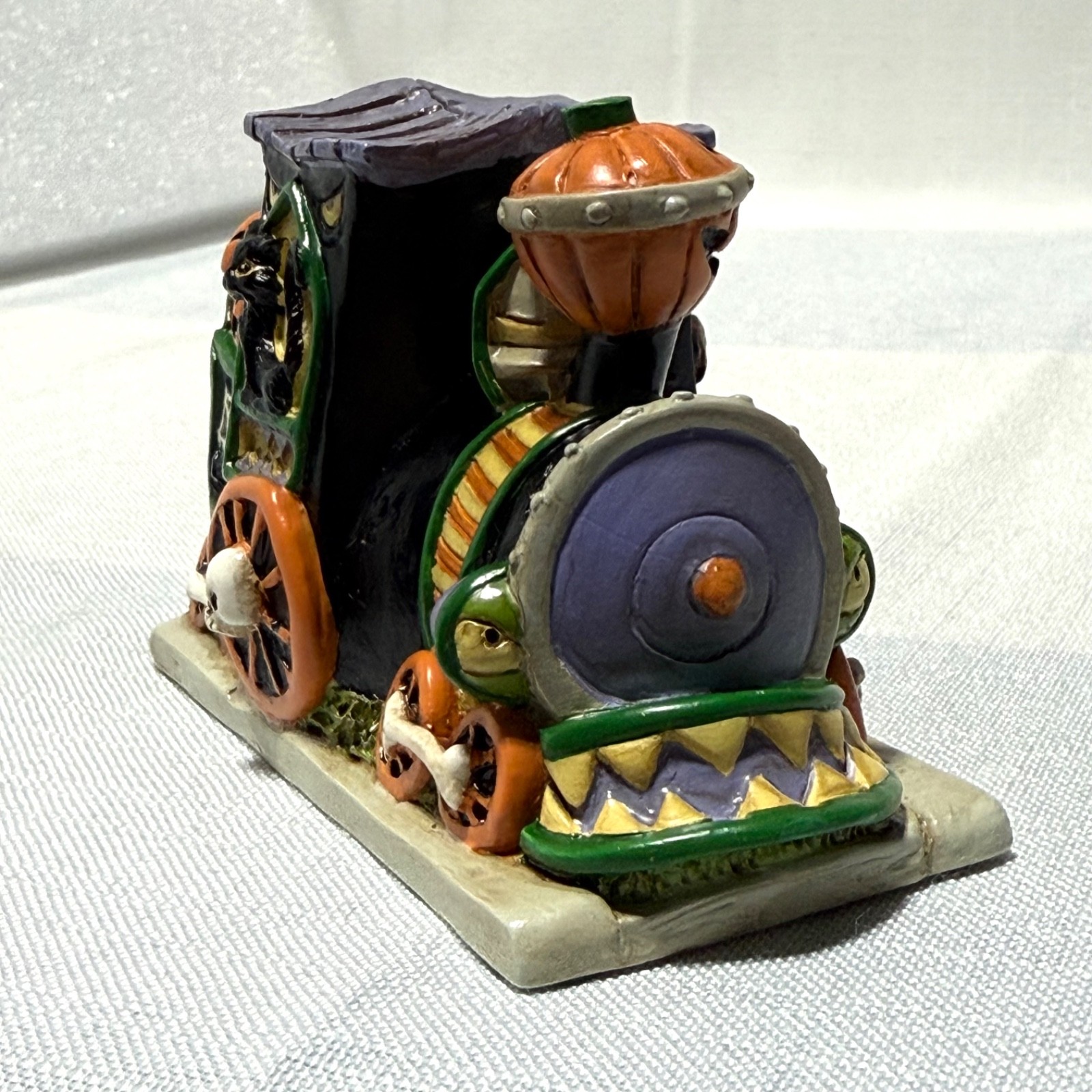 Creepy Hollow Locomotive Train Engine Resin Halloween Cat**Needs New Batteries