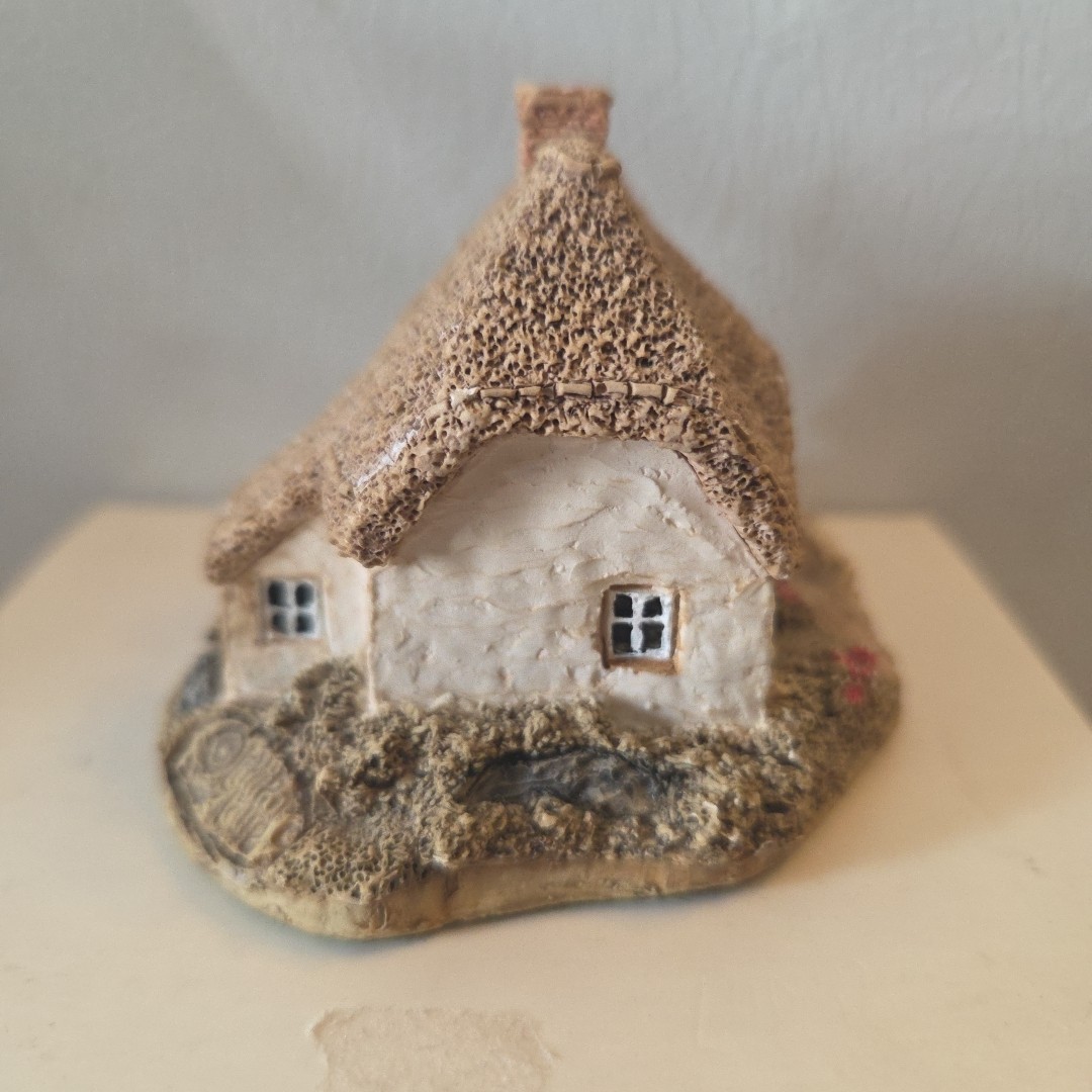 Clover Cottage 1988 Lilliput Lane Ltd in Original Box with Deed Certificate