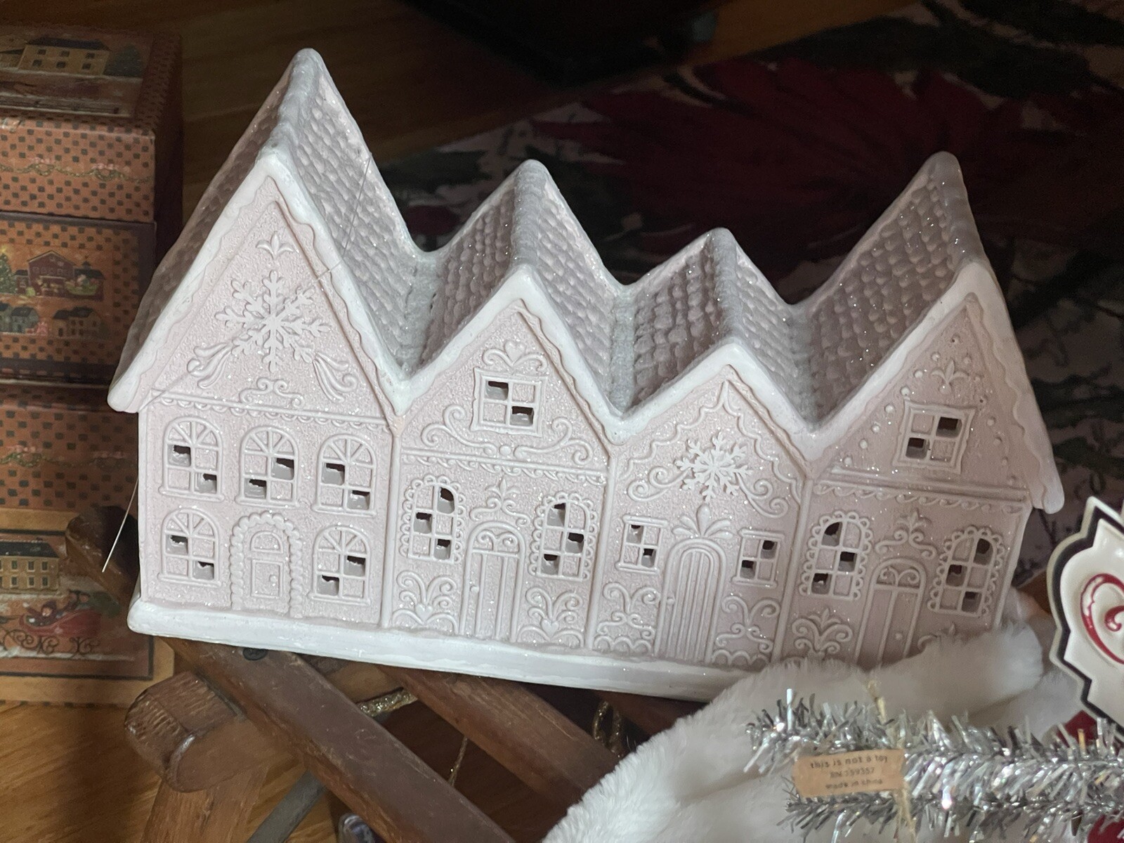 DEFECTIVE Cupcakes and Cashmere Valentine Pink Gingerbread Glitter Townh G3D