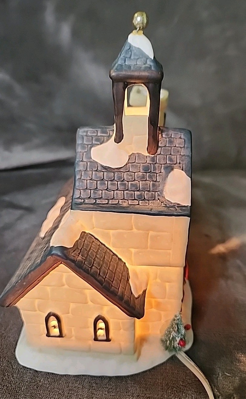 1991 Christmas Valley Seasonal Specialties Lighted Village Church