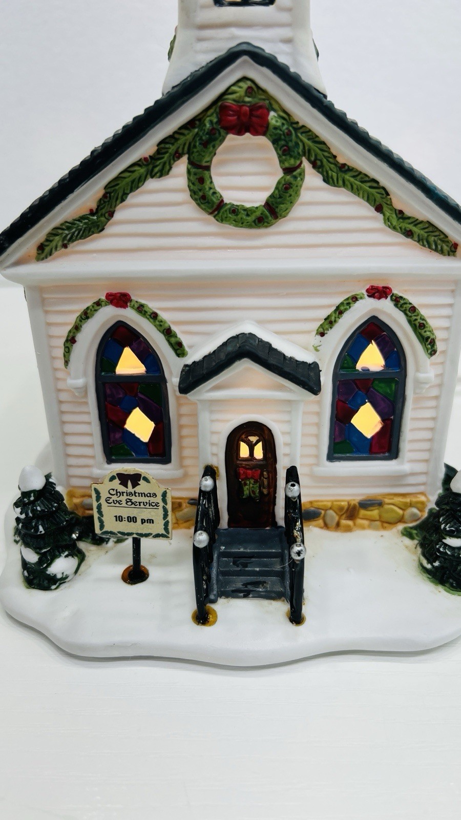 St Nicholas Square Village Collection Christmas “Wedding Chapel “2001 Retired